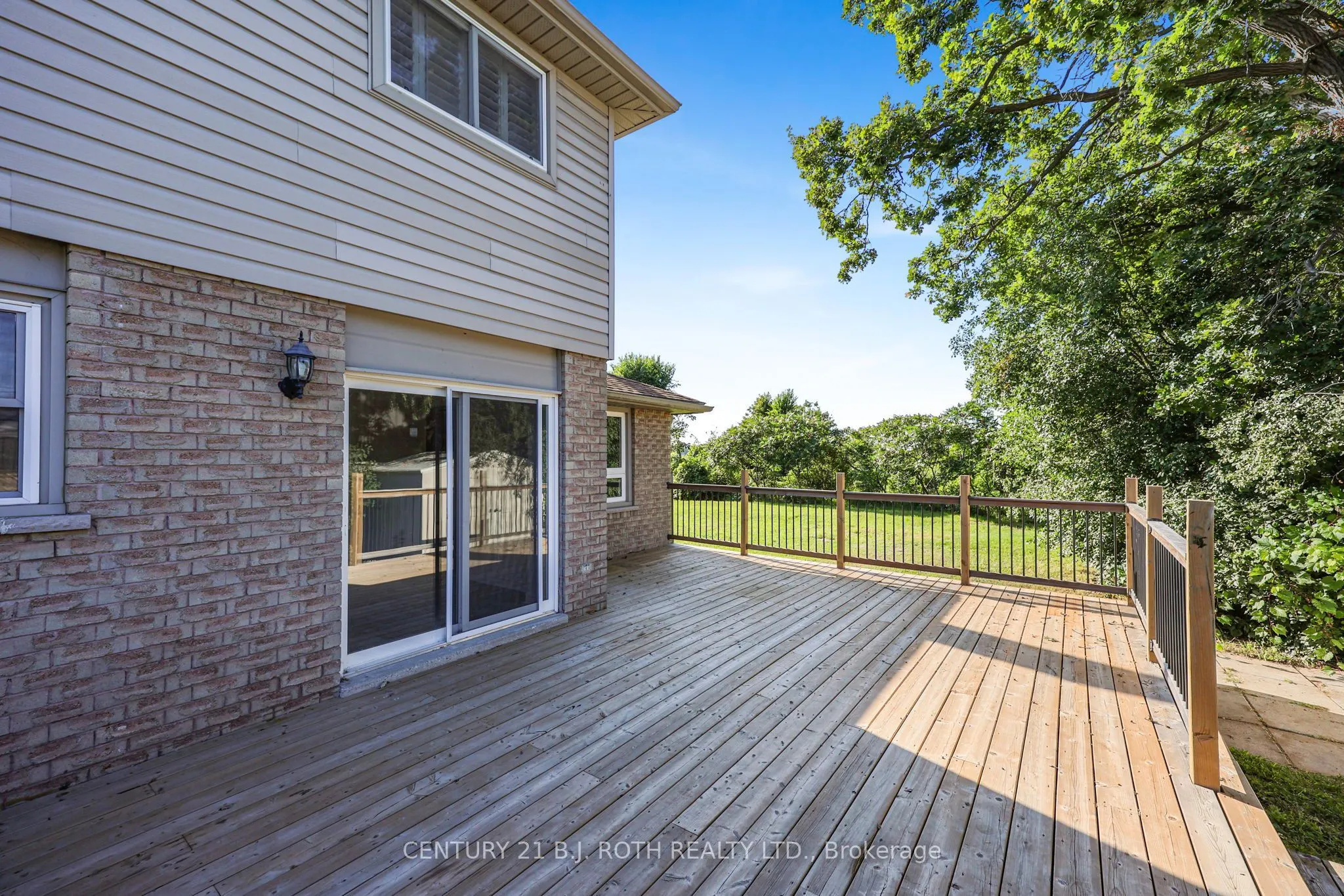 104 WOODSIDE Drive