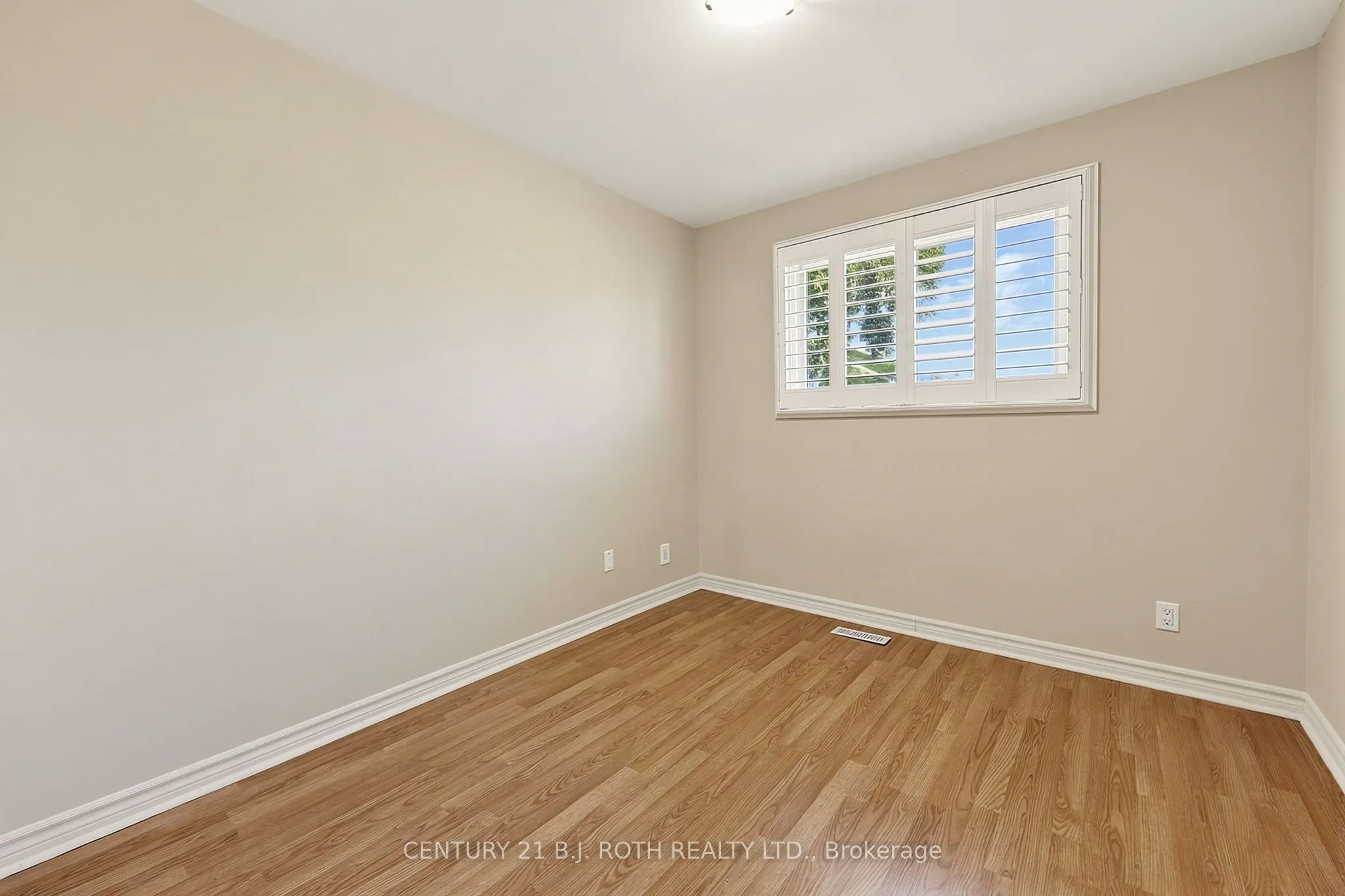 104 WOODSIDE Drive