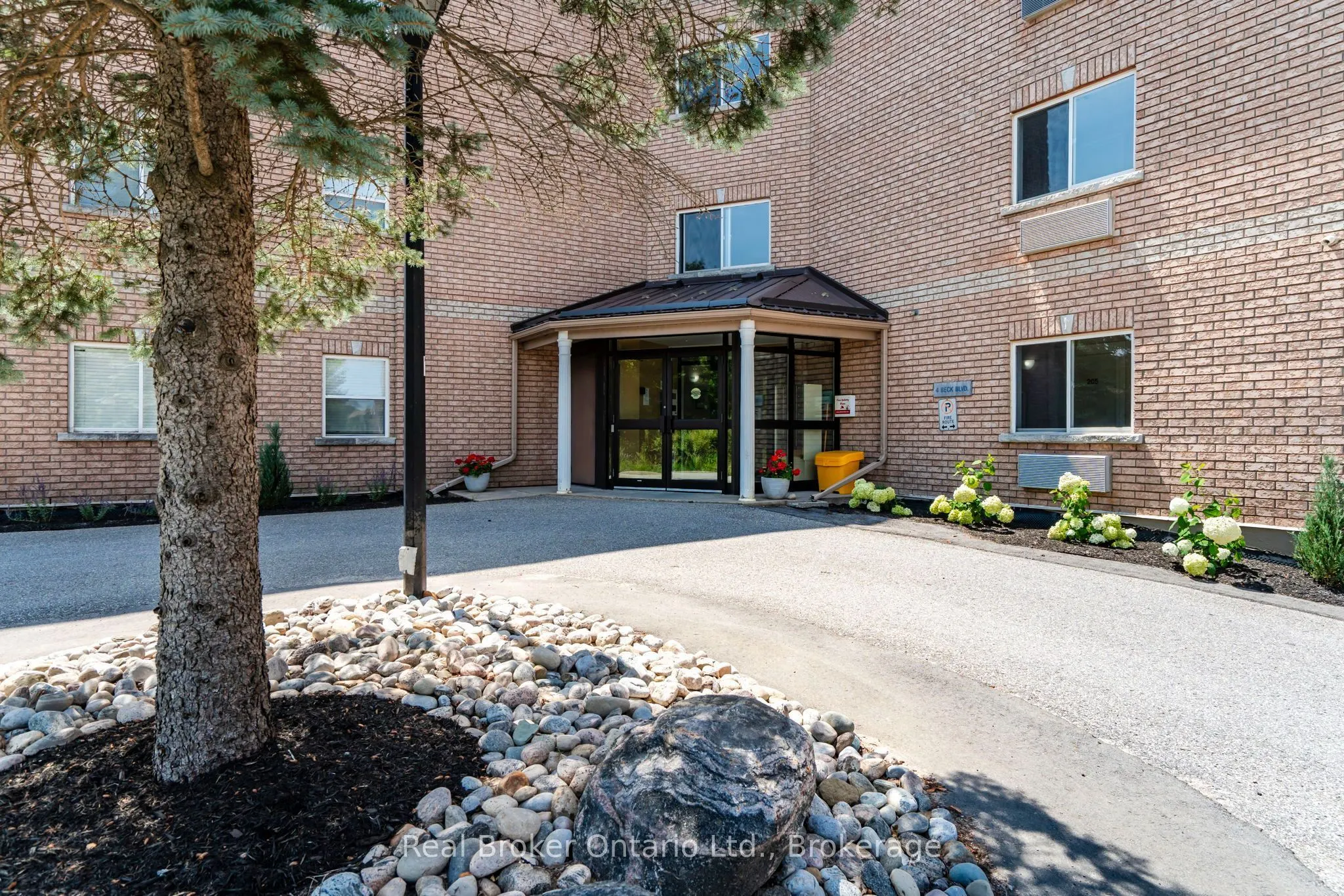 4 Beck Boulevard #302