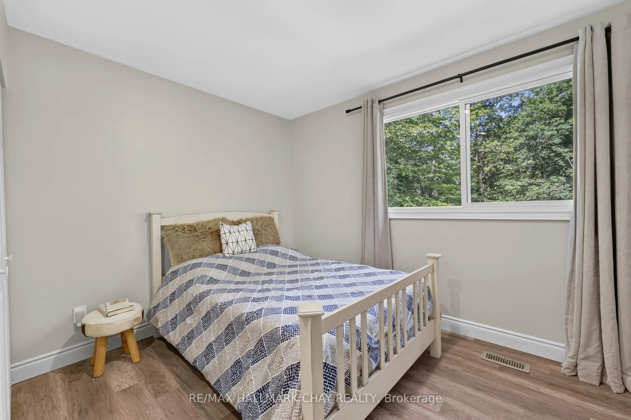 23 ALGONQUIN Trail