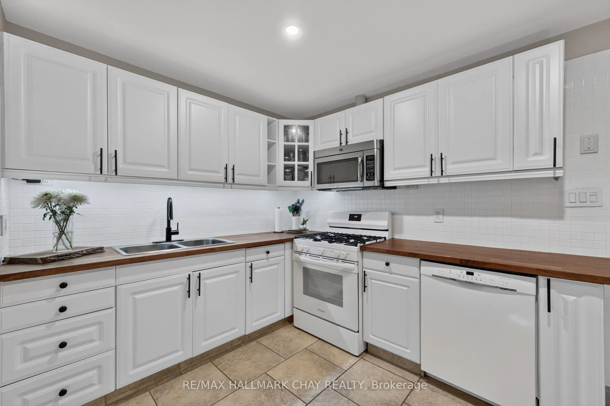23 ALGONQUIN Trail