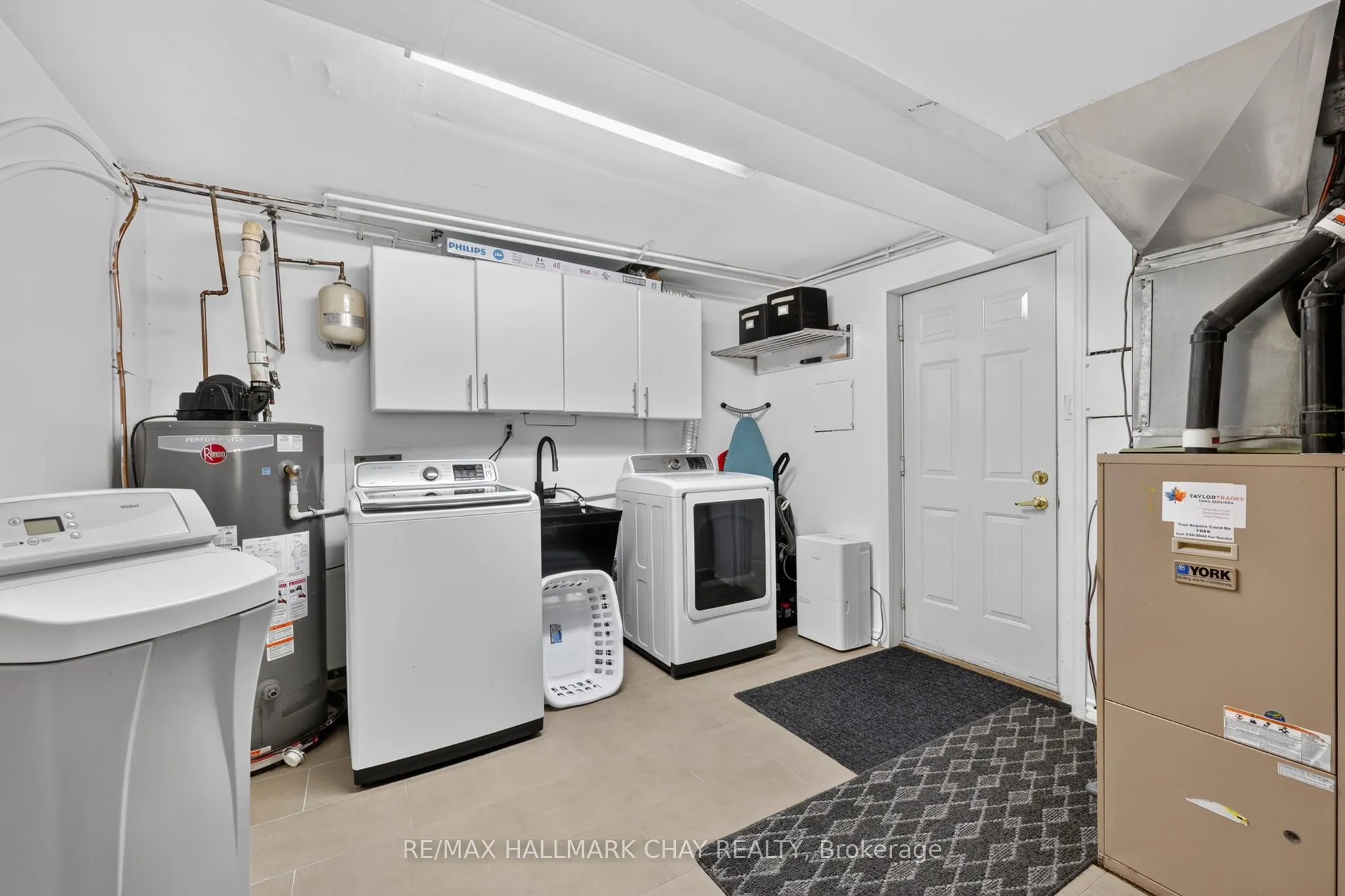 23 ALGONQUIN Trail