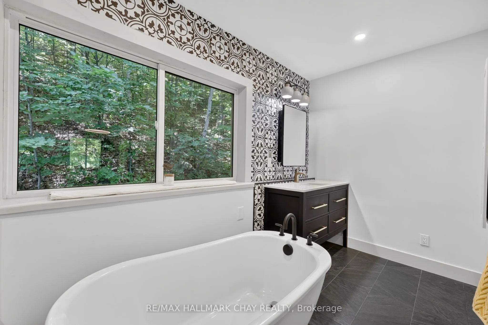 23 ALGONQUIN Trail