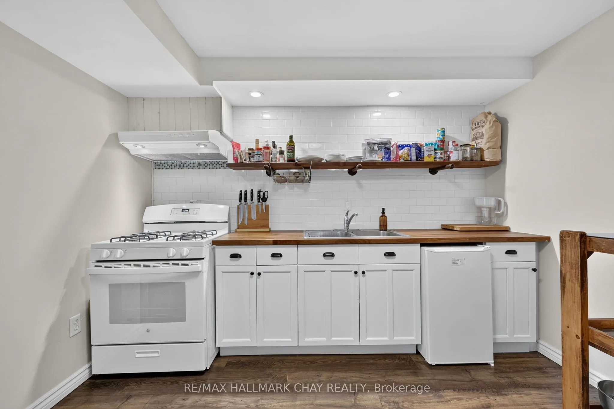 23 ALGONQUIN Trail