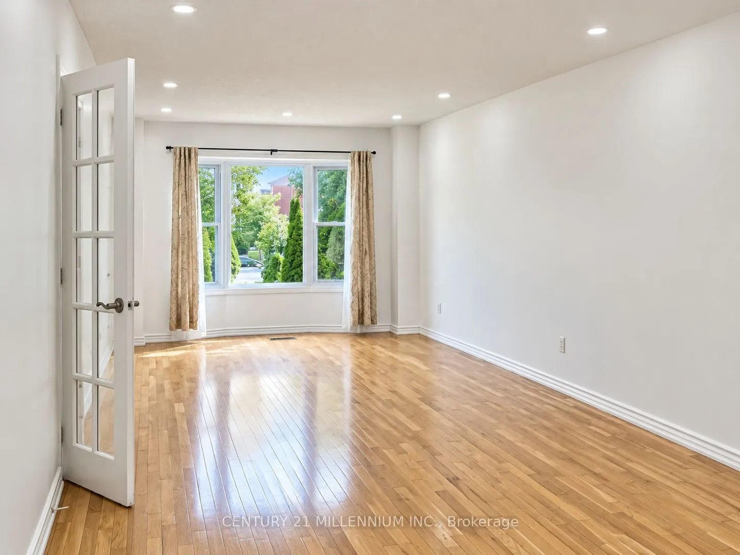 6 Carruthers Crescent