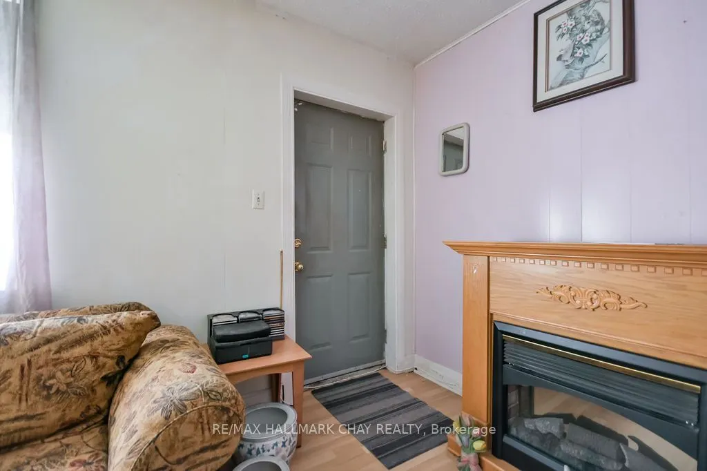 168 Anne Street S