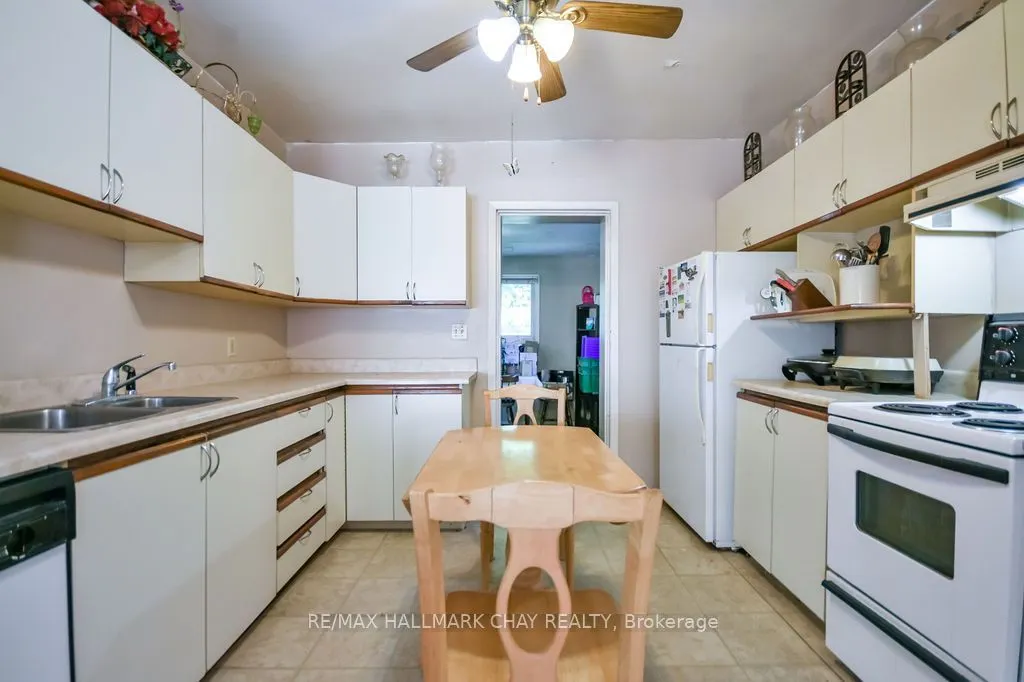 168 Anne Street S