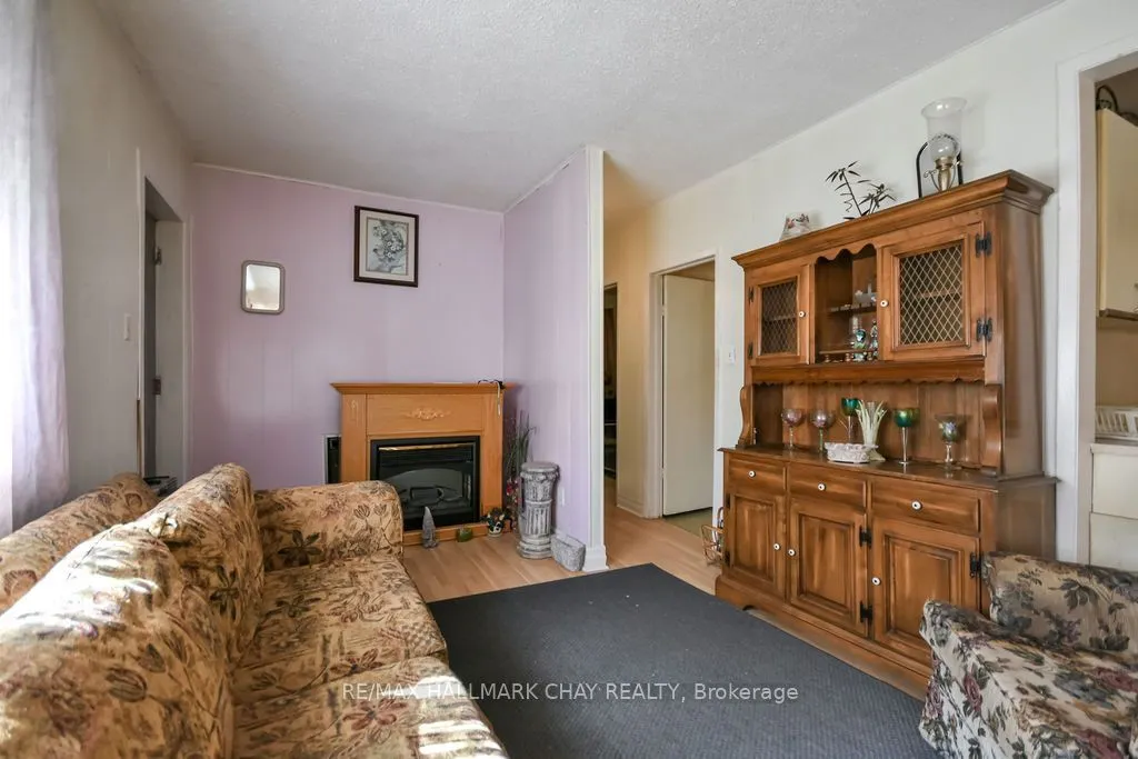 168 Anne Street S