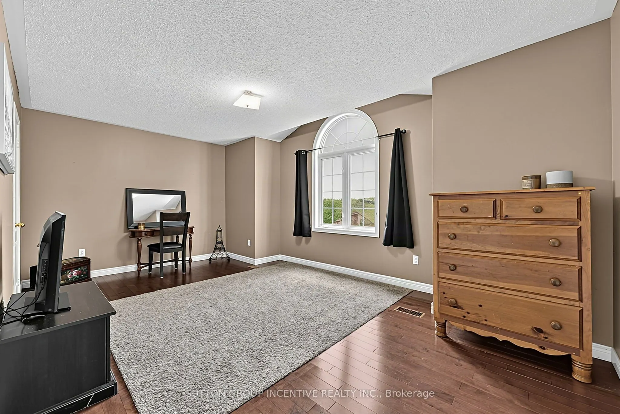 23 Prince Of Wales Drive