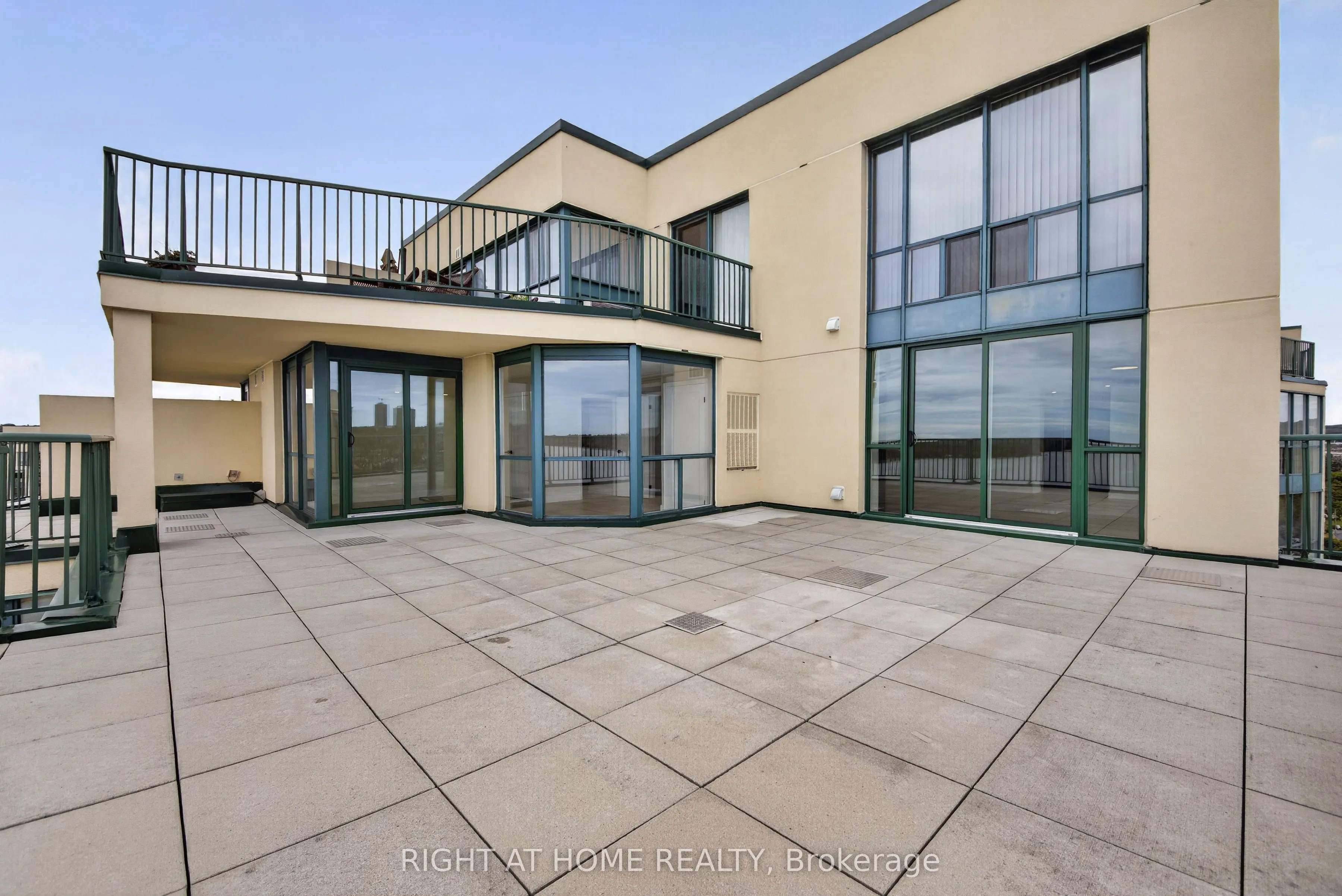 65 Ellen Street #1402