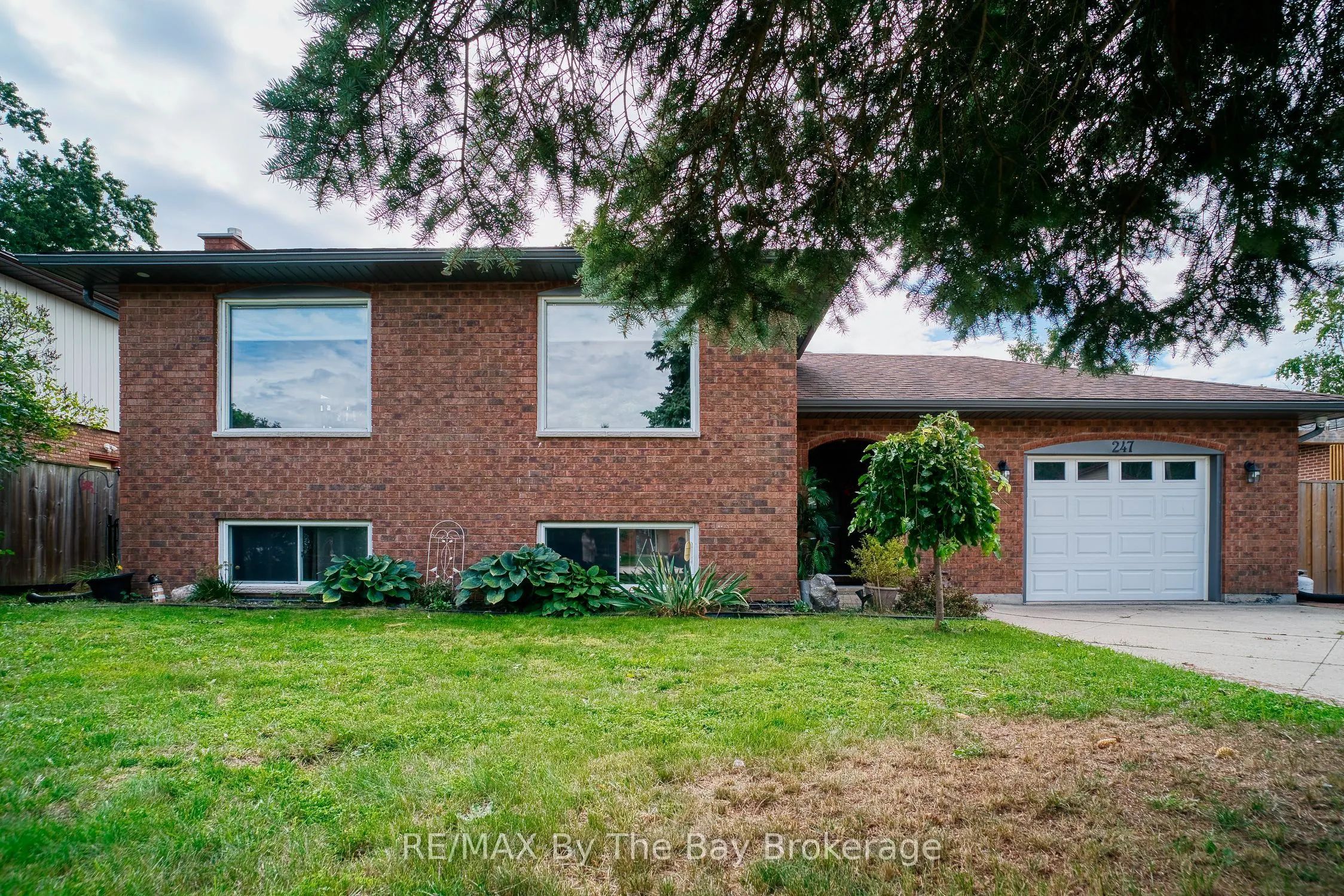 247 Simcoe Street
