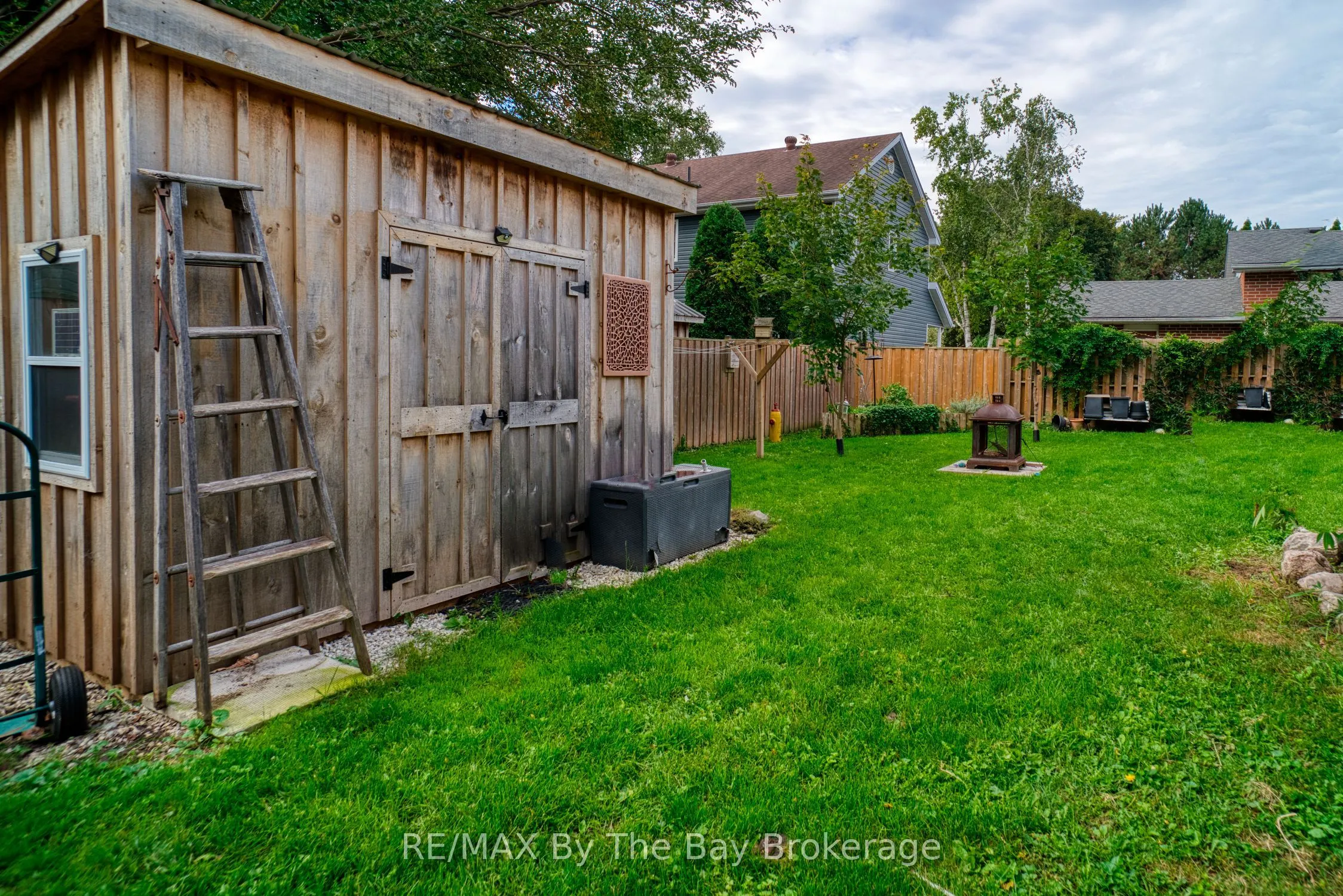 247 Simcoe Street