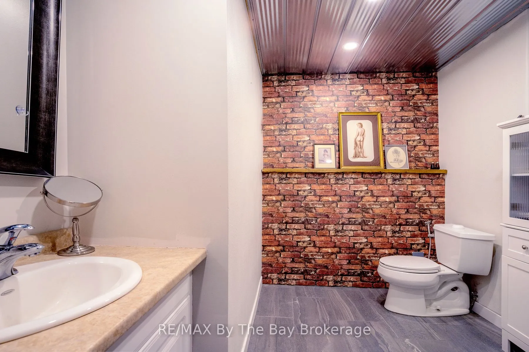247 Simcoe Street