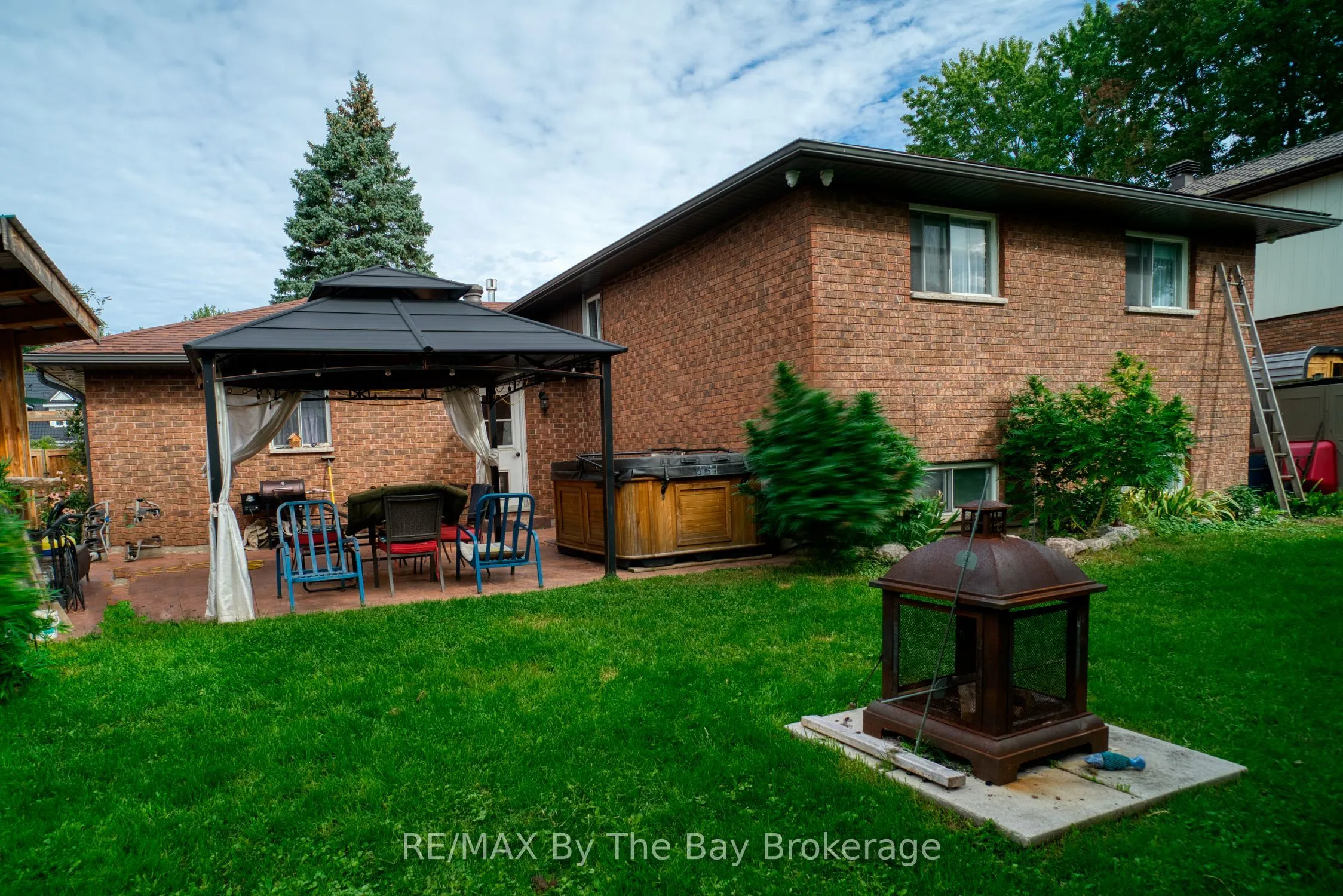 247 Simcoe Street