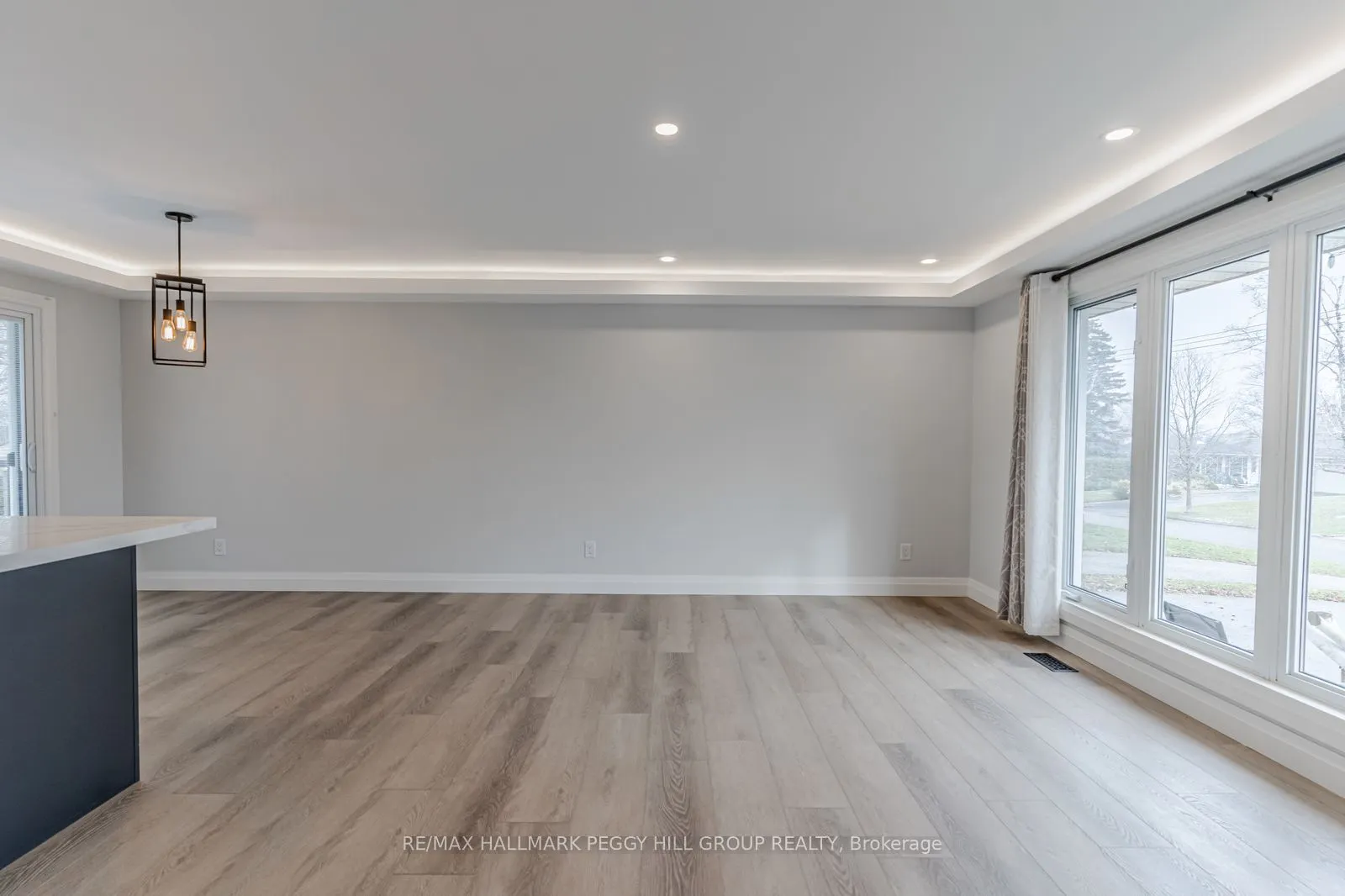 20 Ottaway Avenue #Upper