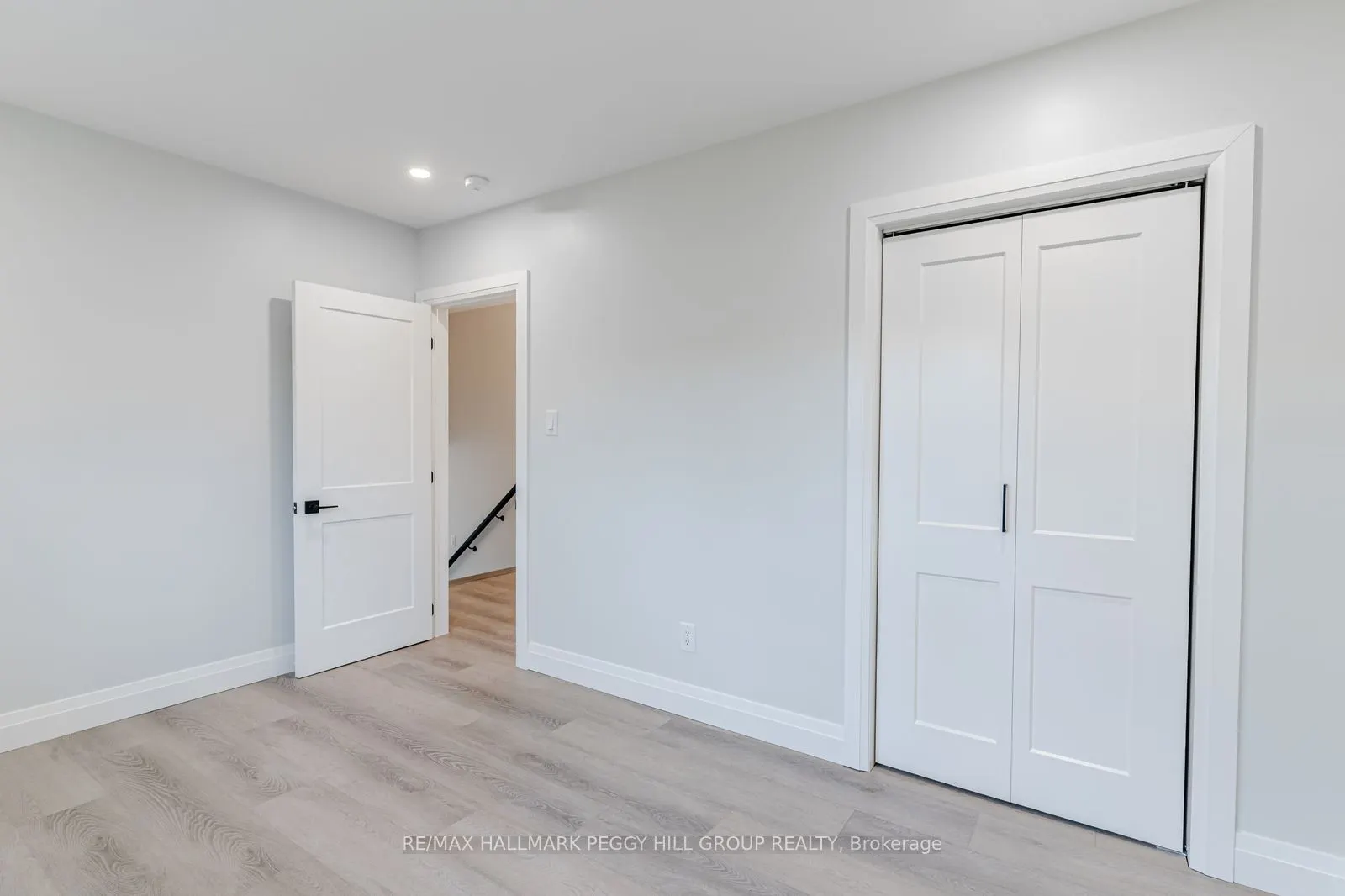 20 Ottaway Avenue #Upper