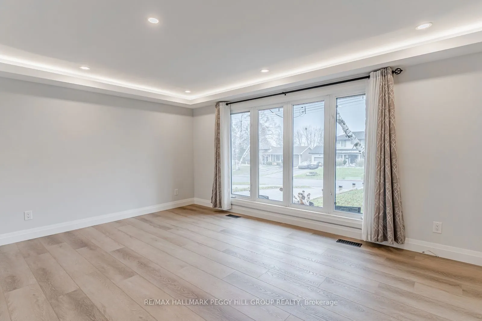 20 Ottaway Avenue #Upper
