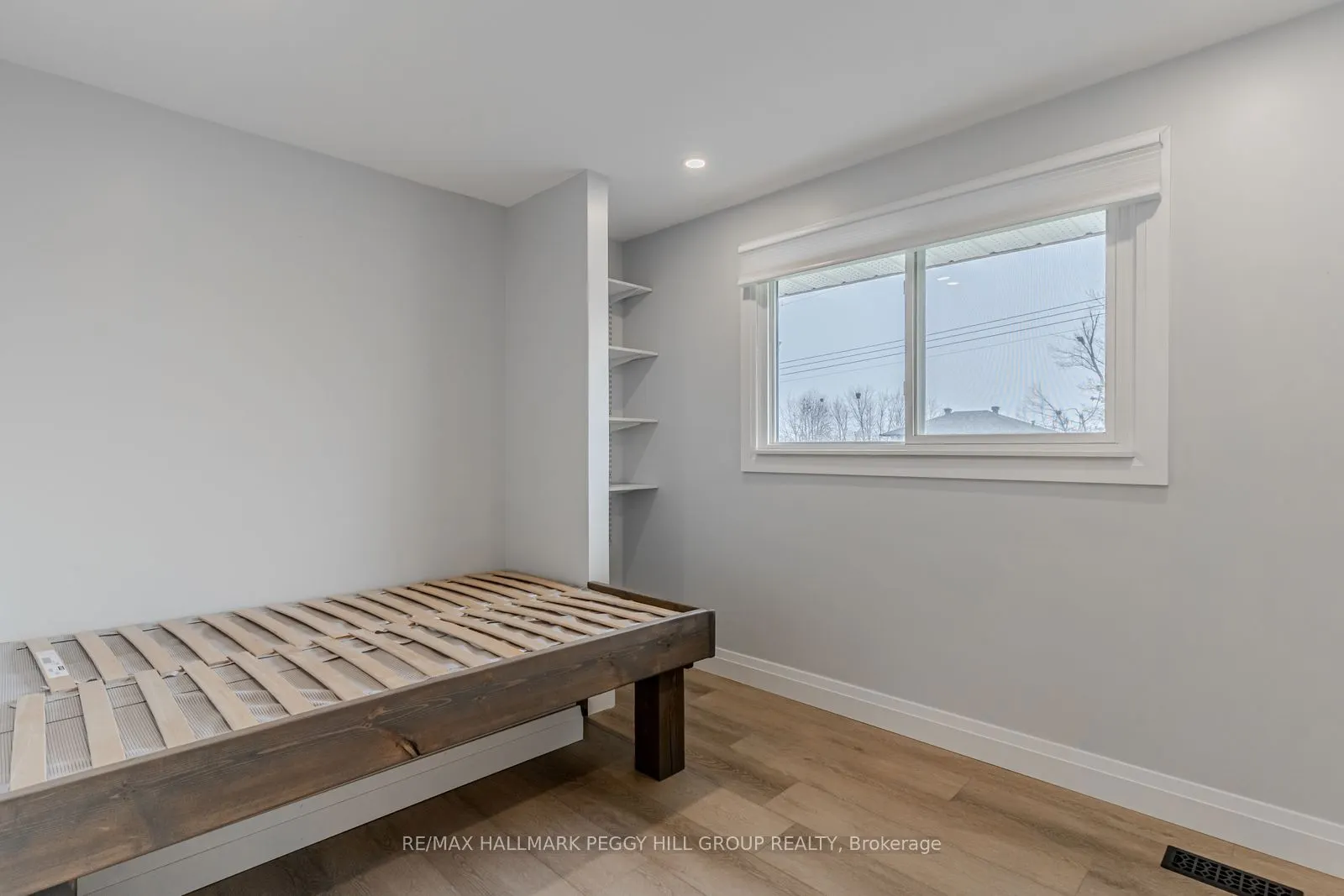 20 Ottaway Avenue #Upper
