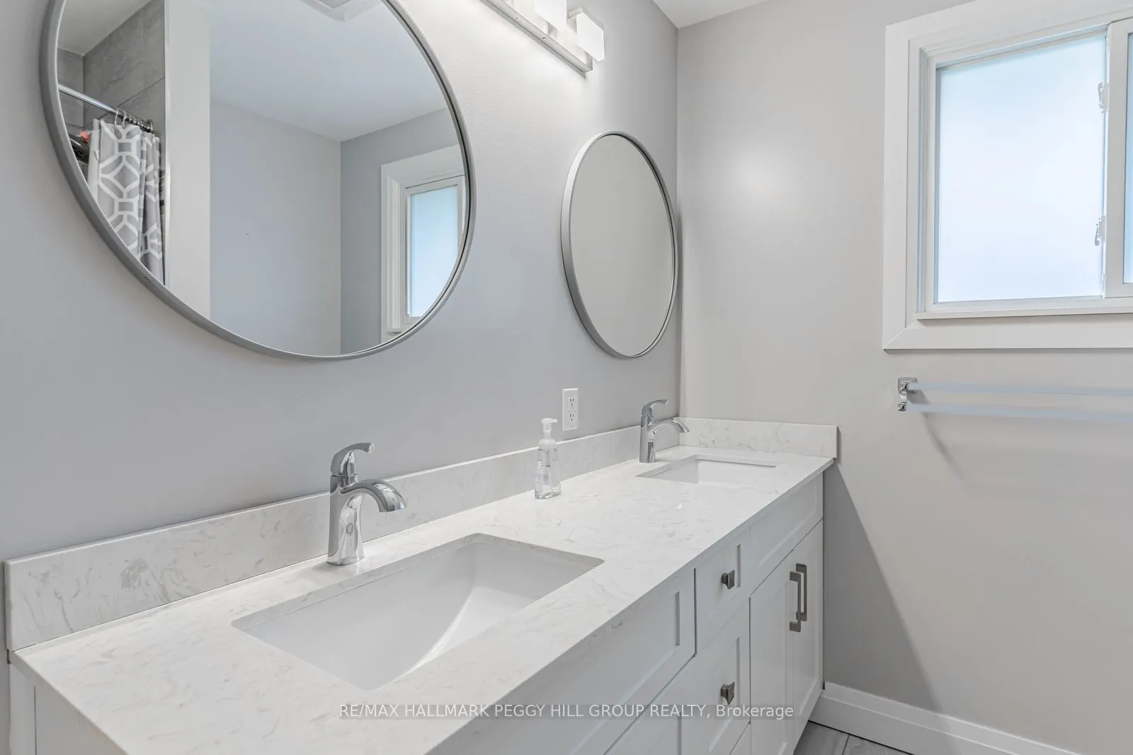 20 Ottaway Avenue #Upper