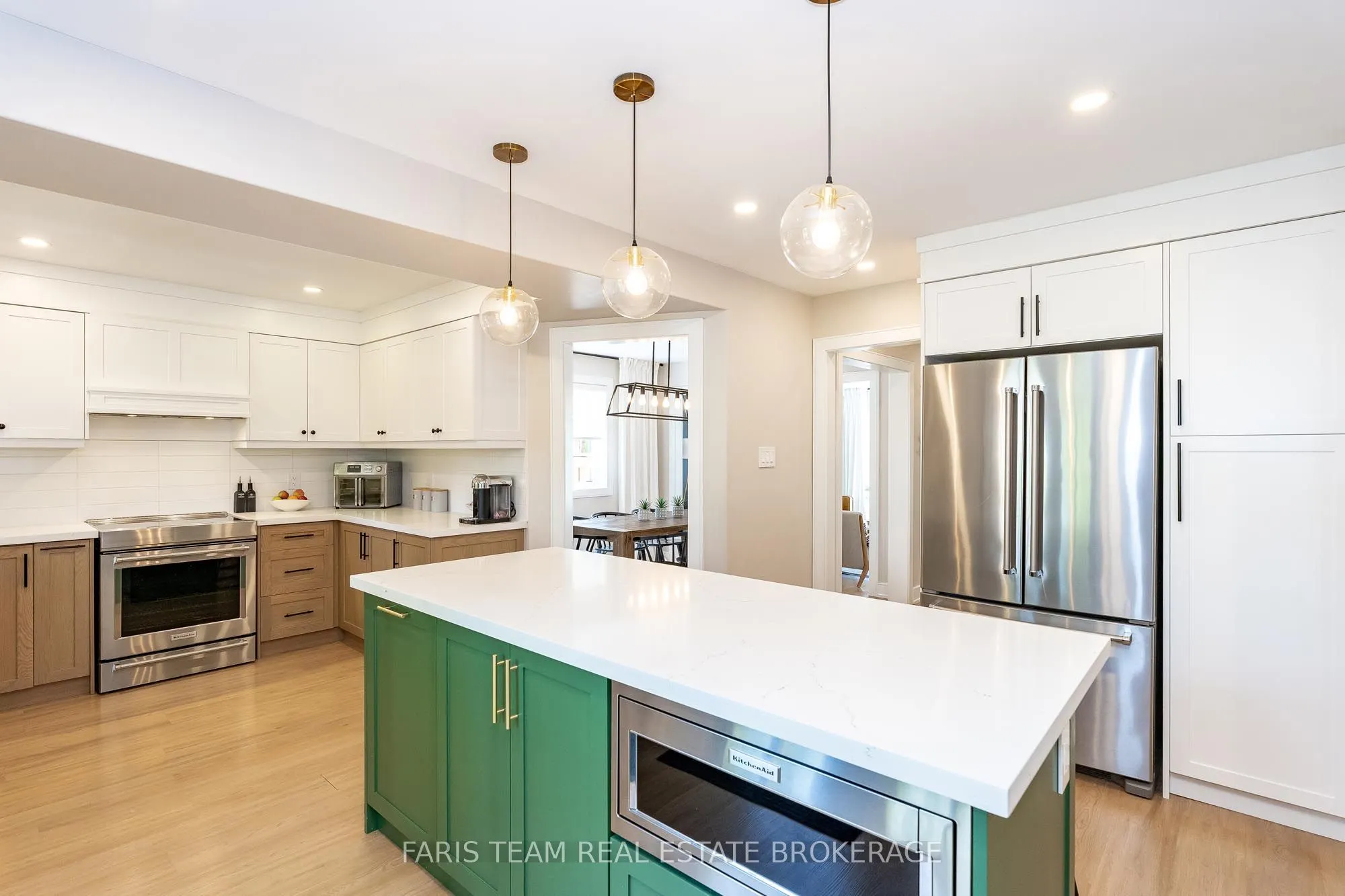 993 Whitney Crescent