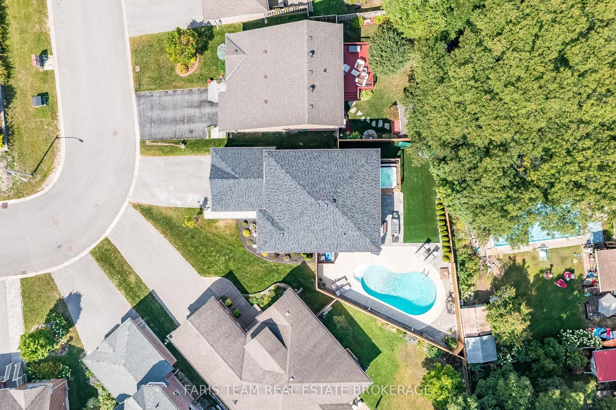 993 Whitney Crescent