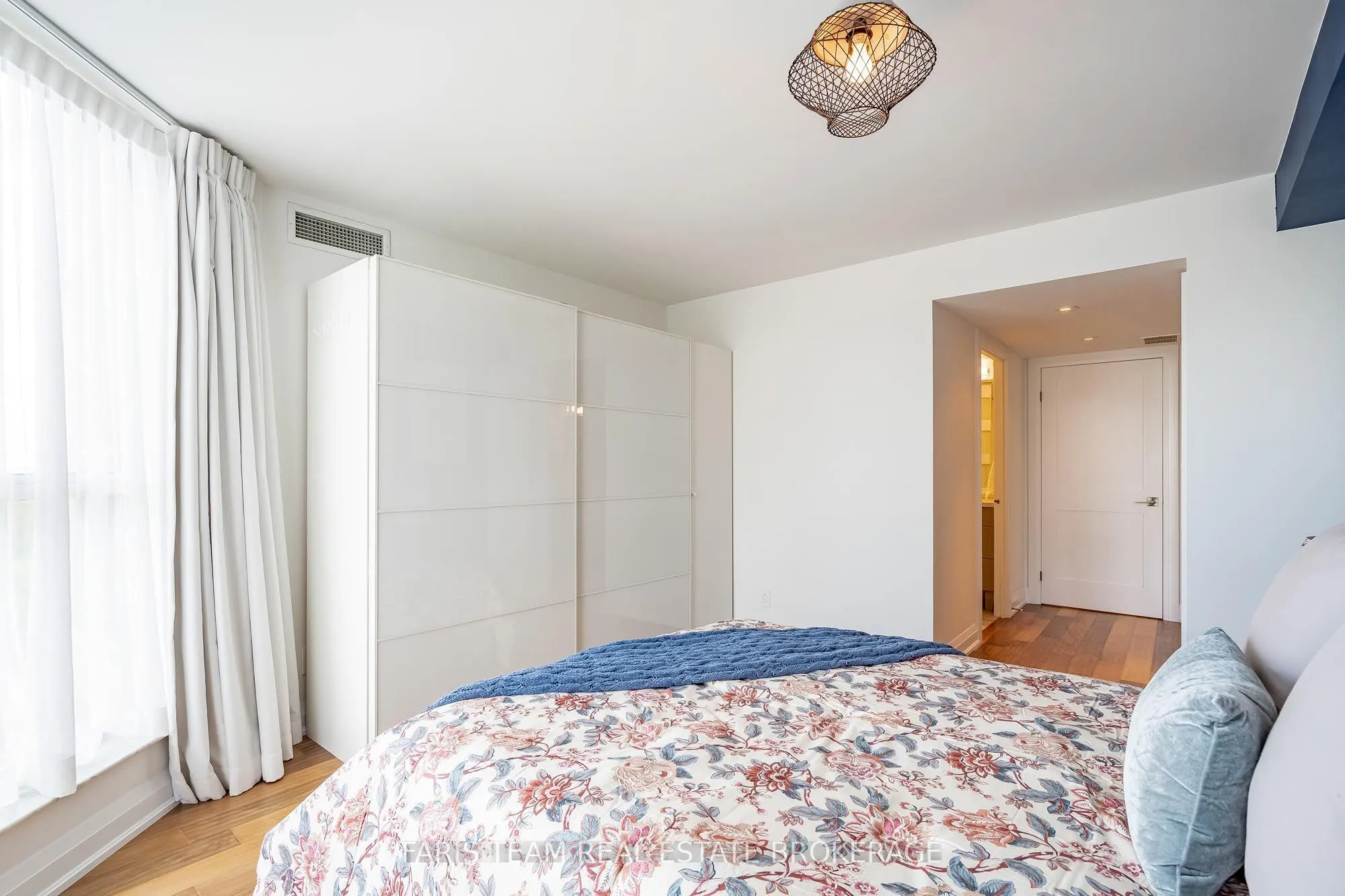 150 Dunlop Street E #1011
