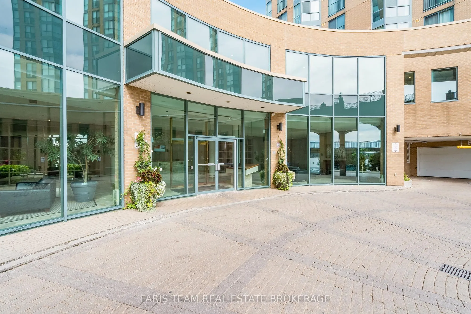 150 Dunlop Street E #1011