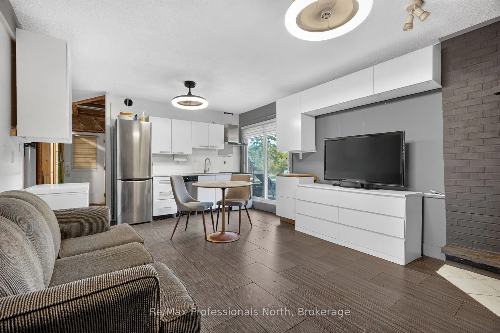 25 Lankin Boulevard