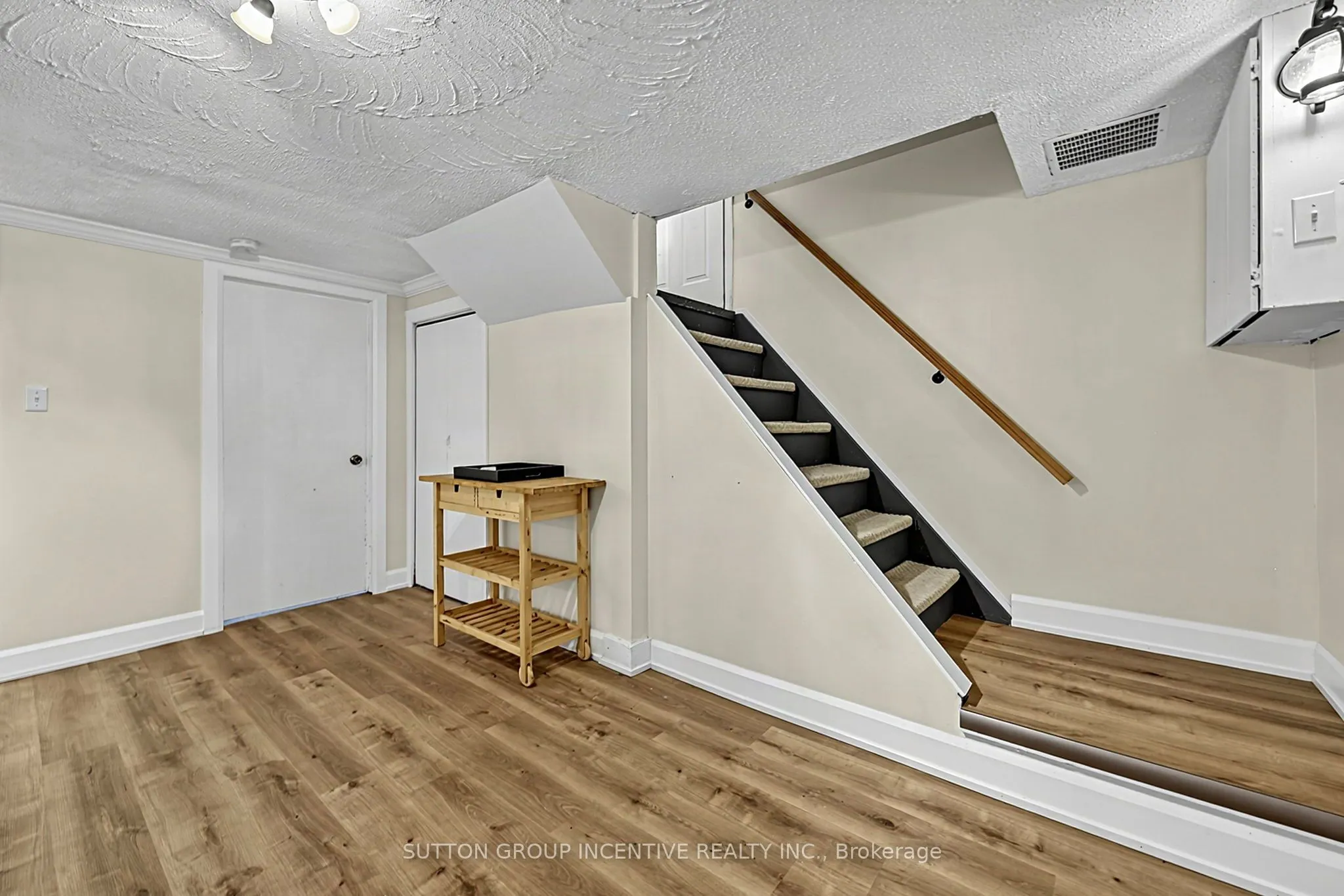 163 Grove Street E