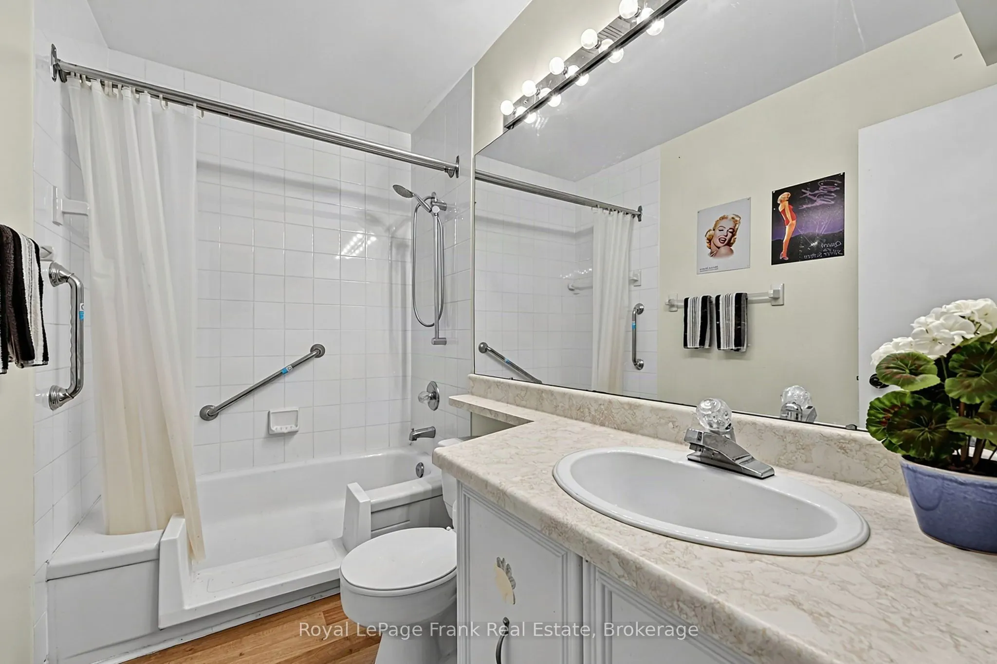 21 Laguna Parkway ## 21