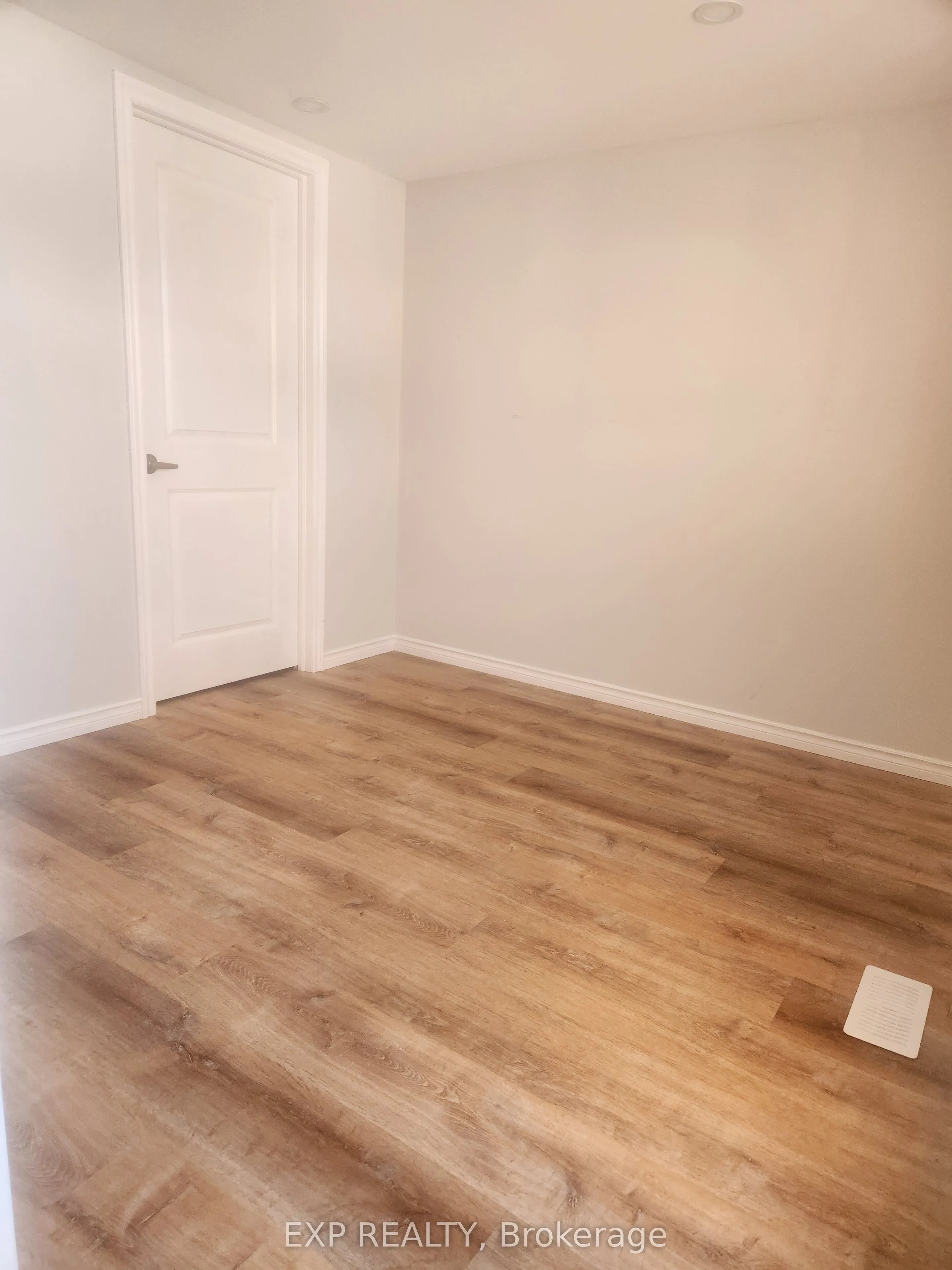 71 Lakeshore Road E