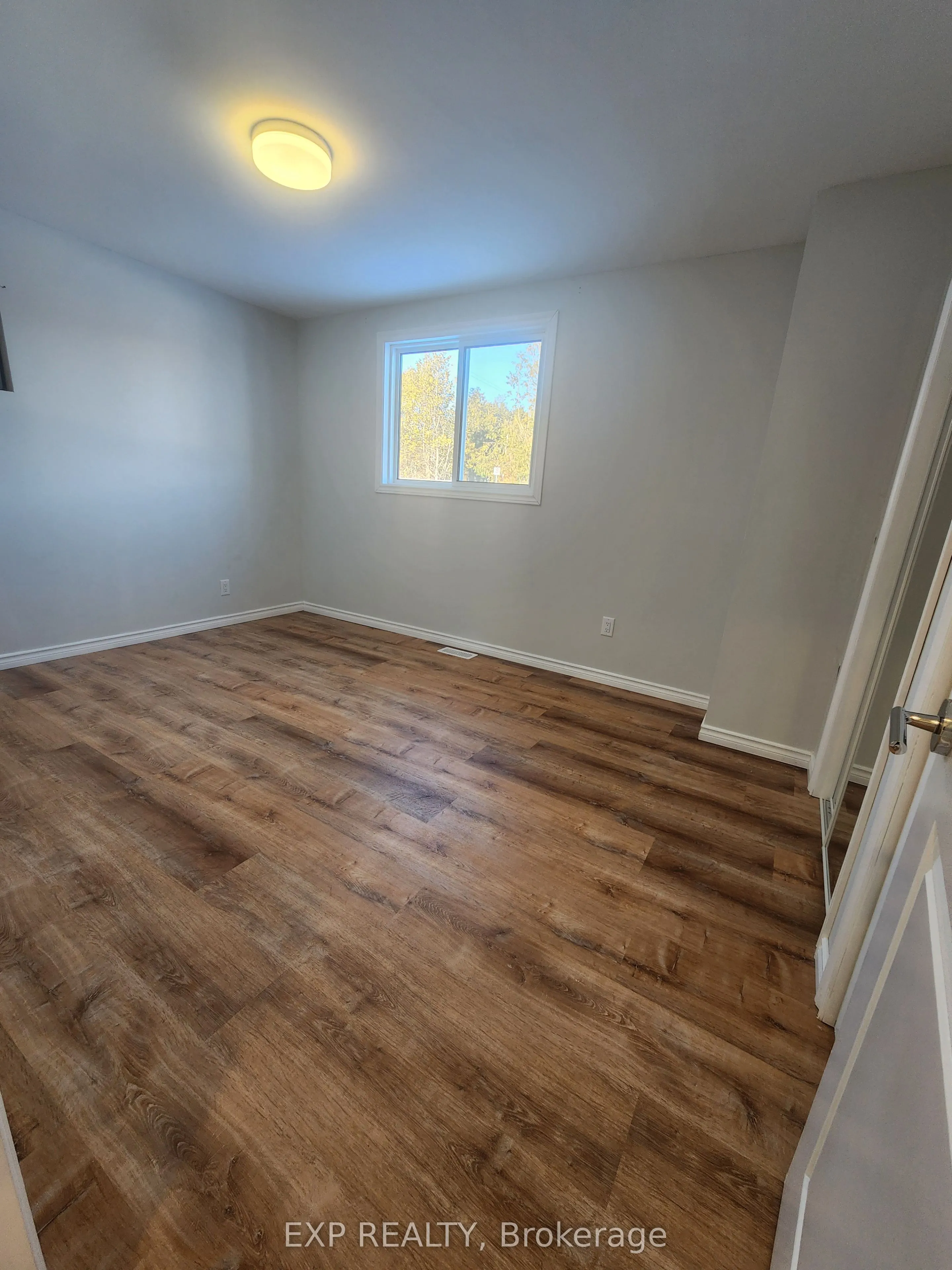 71 Lakeshore Road E