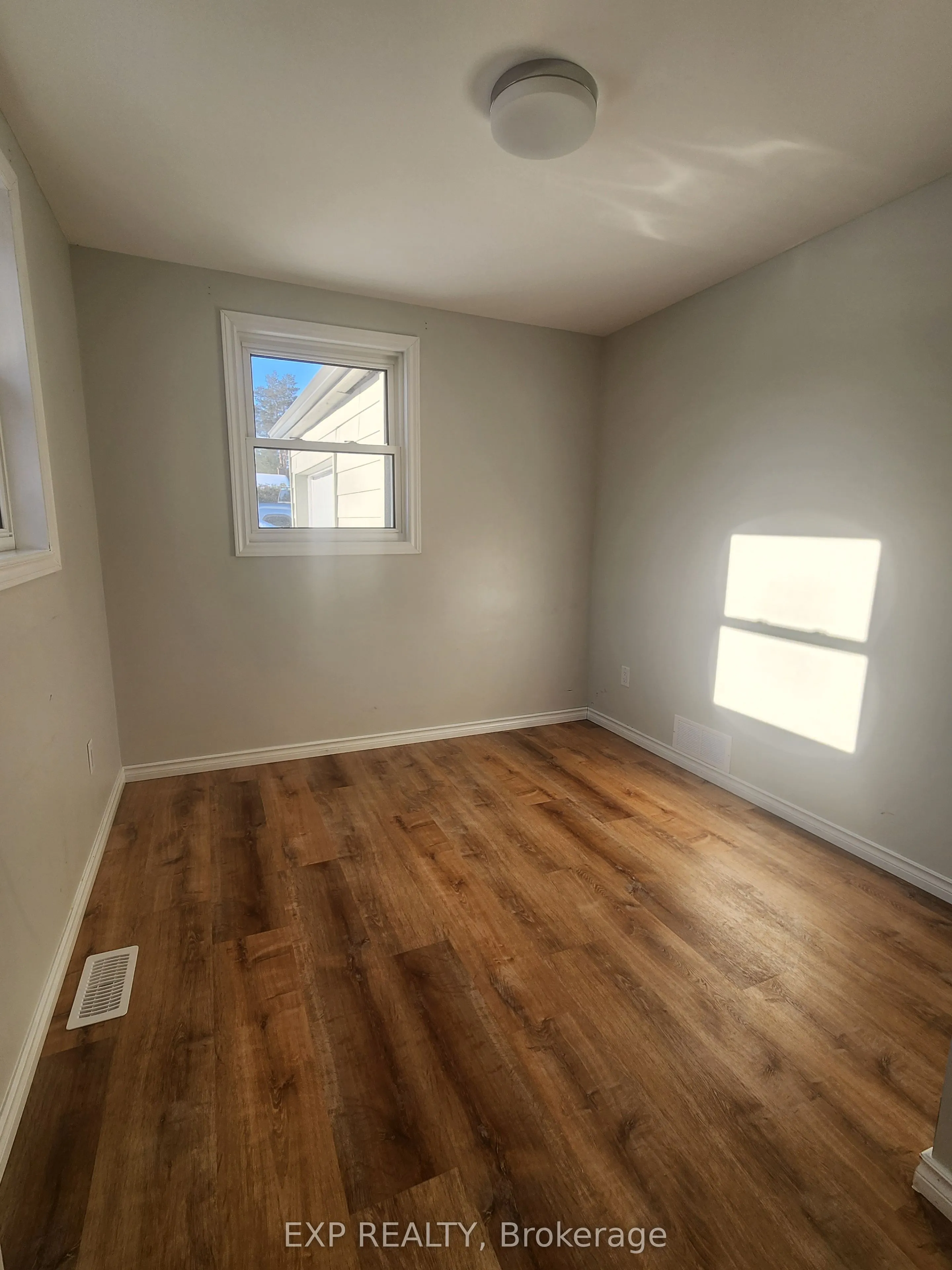 71 Lakeshore Road E