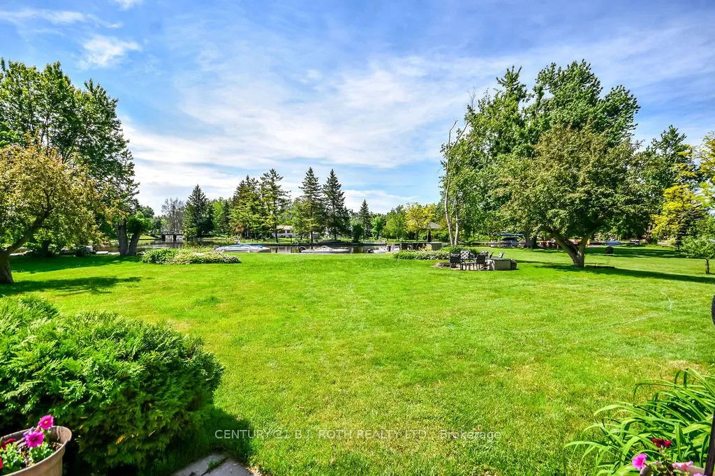 16 Old Indian Trail W