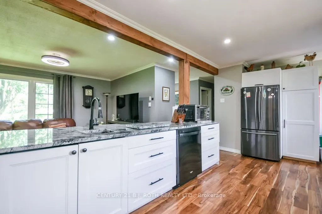 16 Old Indian Trail W