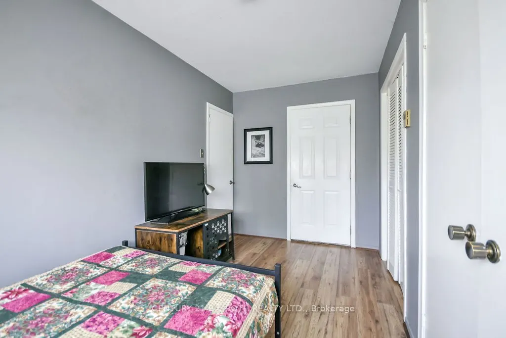 16 Old Indian Trail W