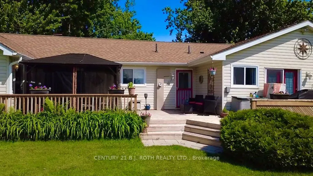 16 Old Indian Trail W