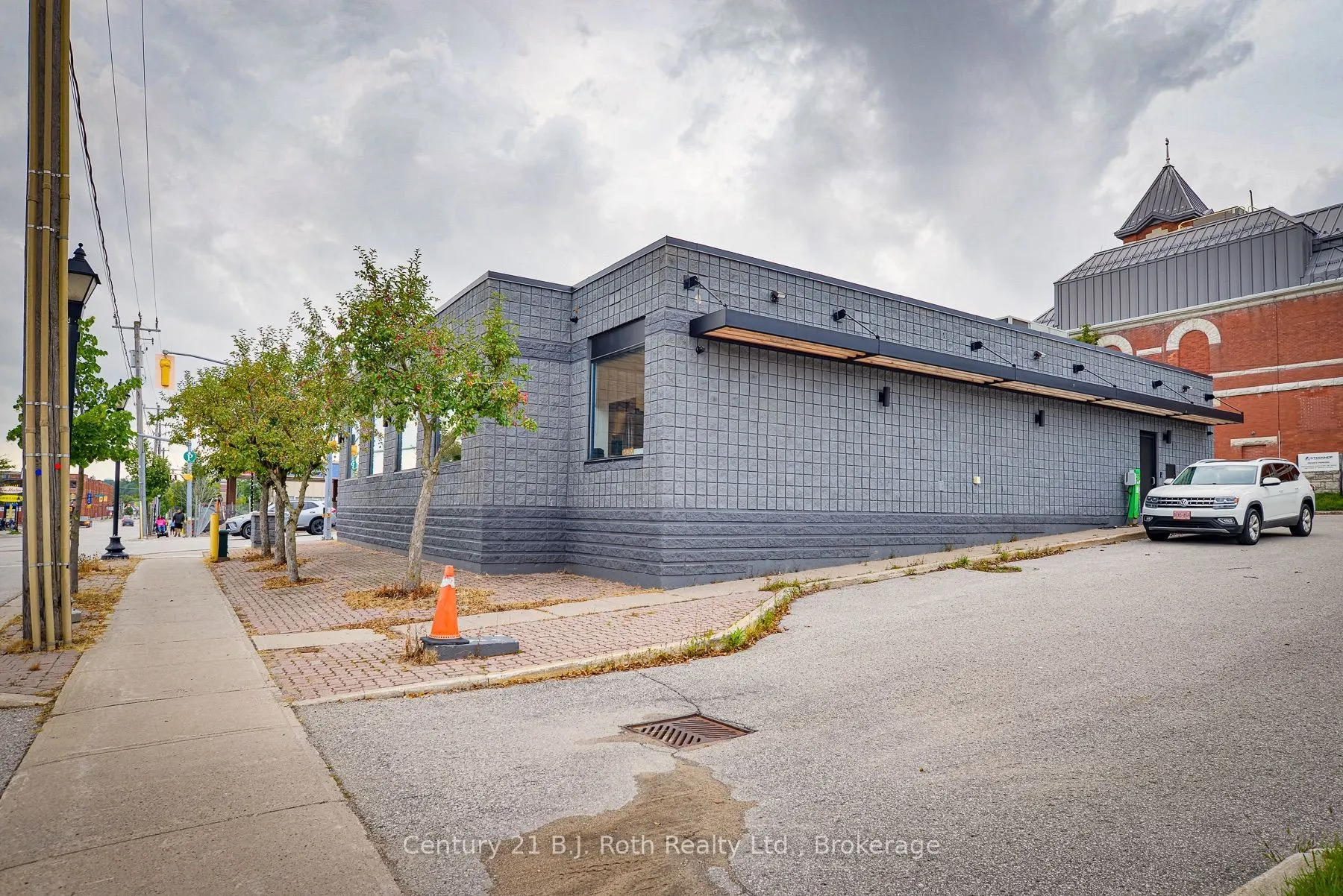 40 Peter Street S