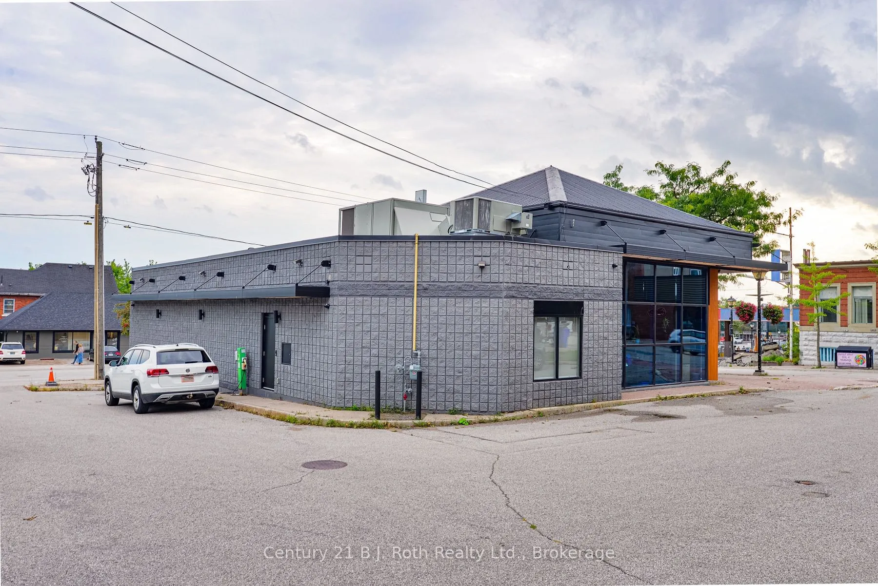 40 Peter Street S