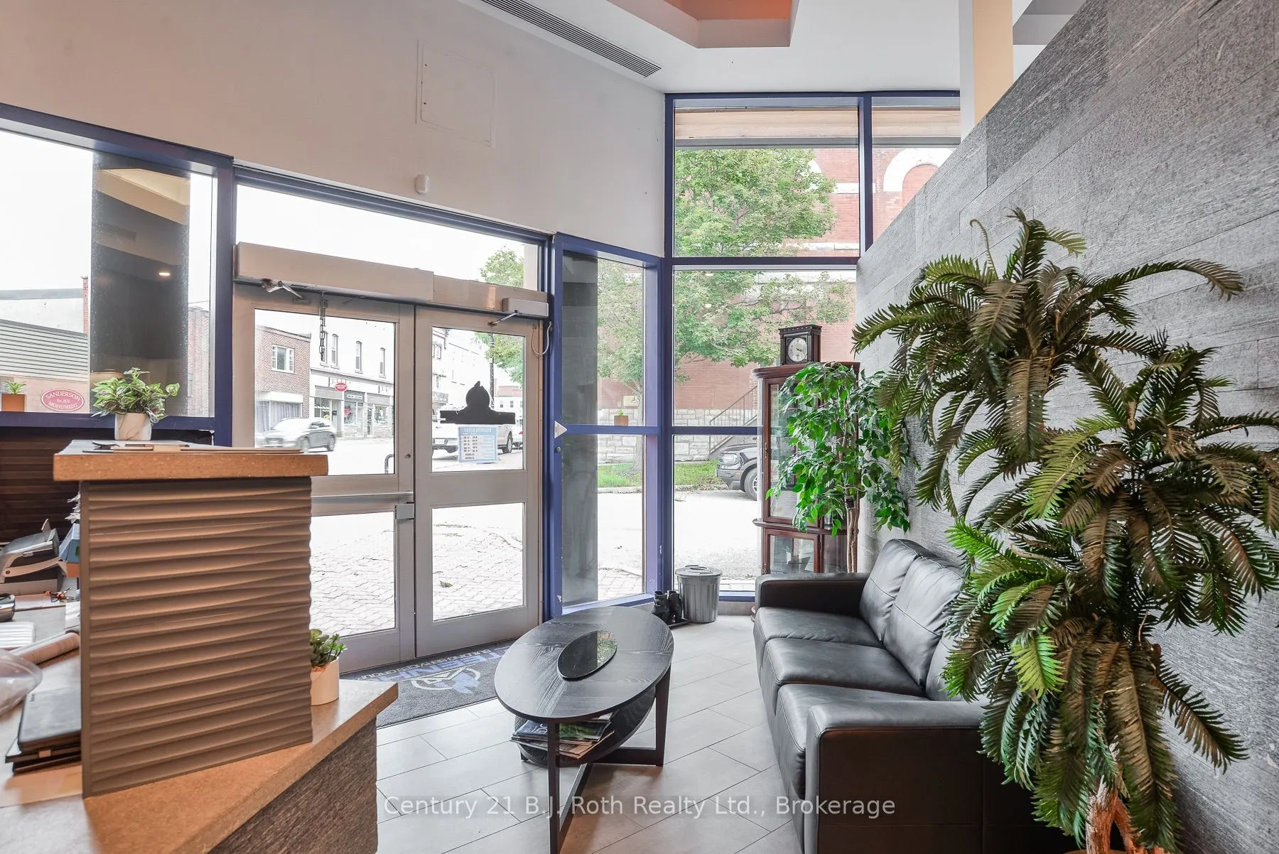 40 Peter Street S