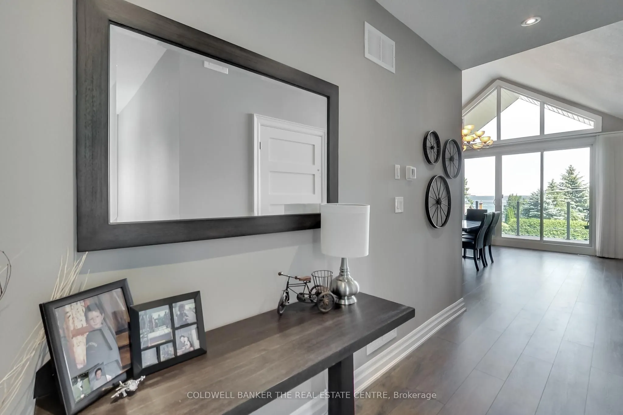 224 Lakeshore Road E