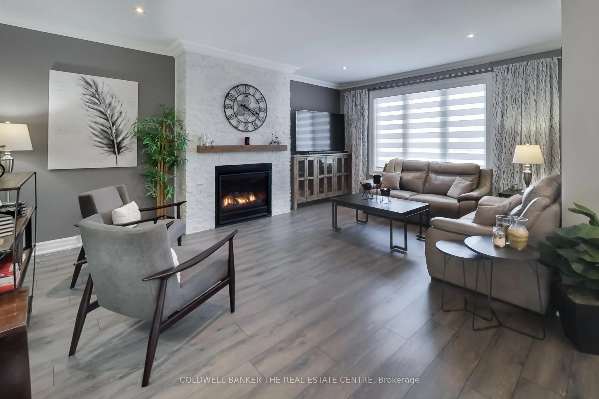 224 Lakeshore Road E