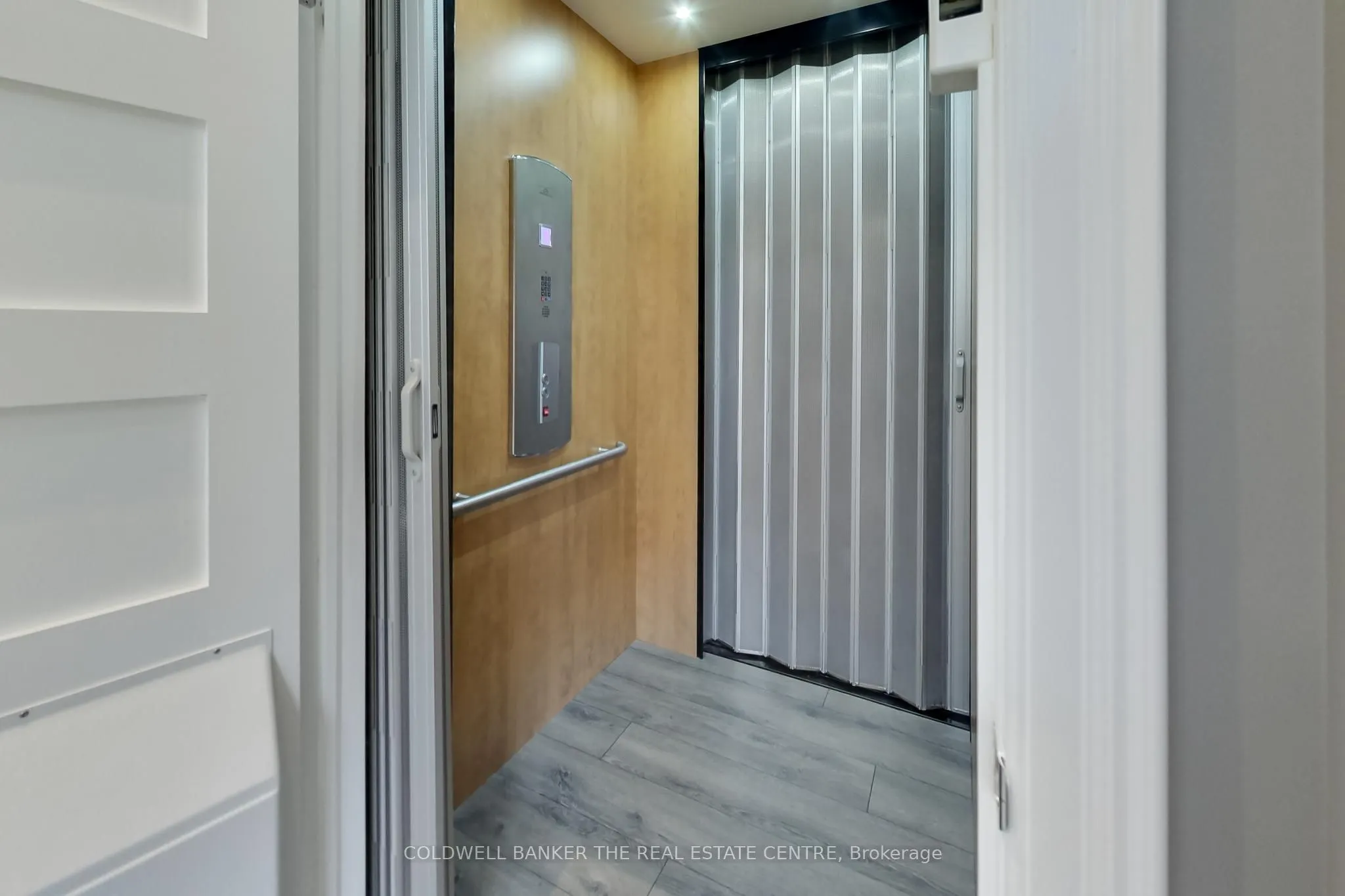 224 Lakeshore Road E