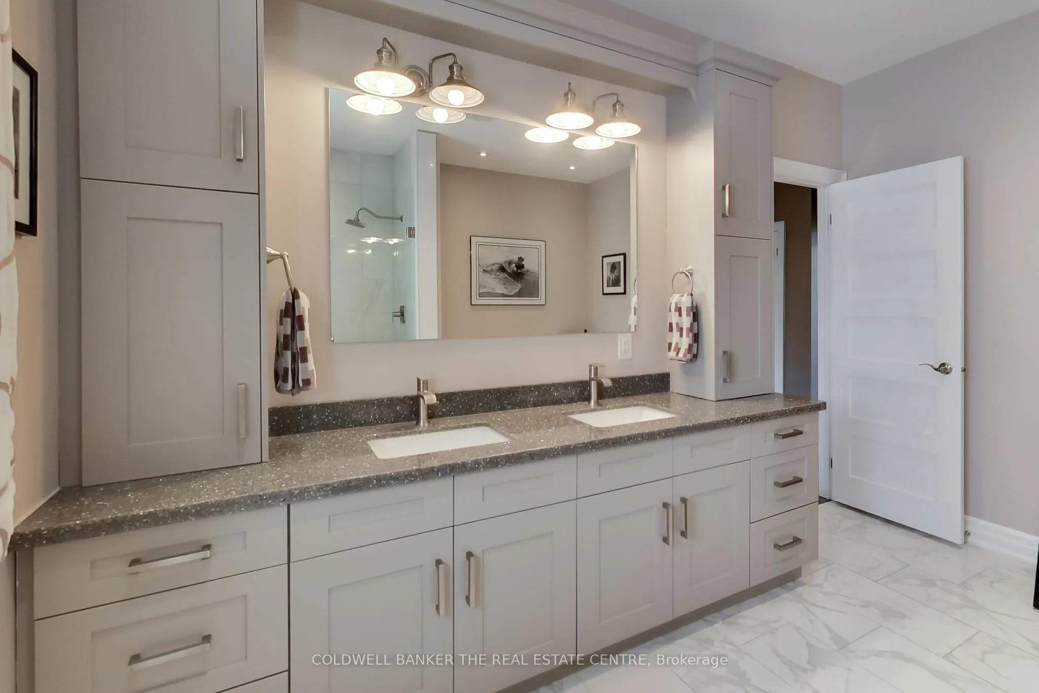 224 Lakeshore Road E