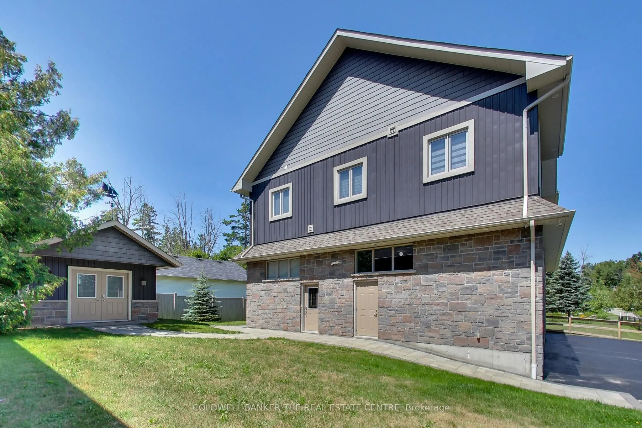 224 Lakeshore Road E