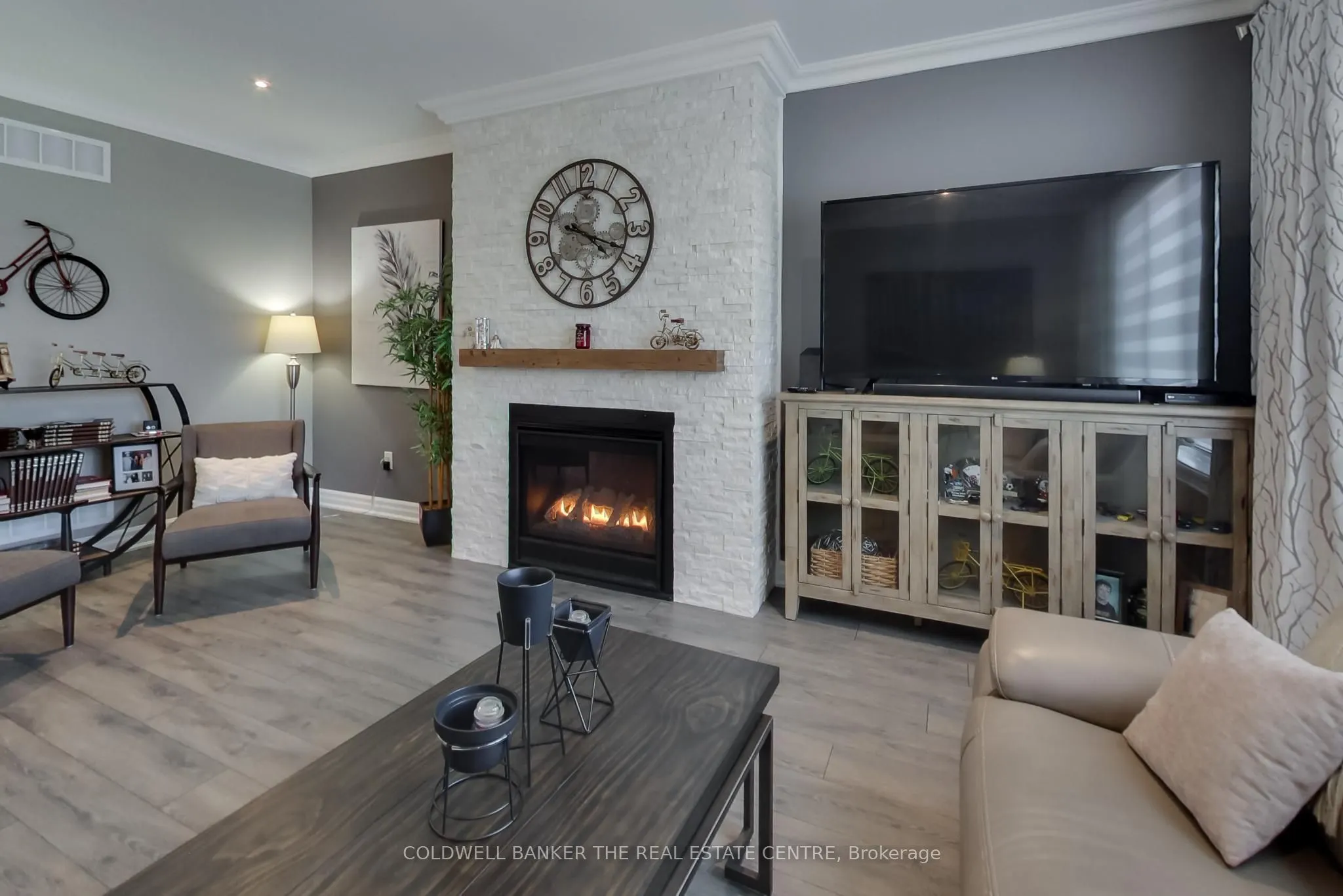224 Lakeshore Road E