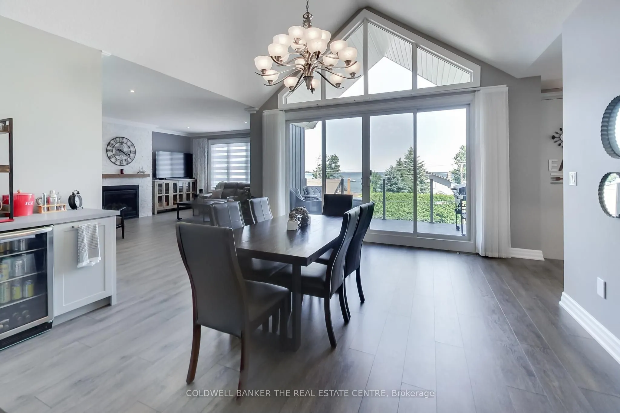 224 Lakeshore Road E