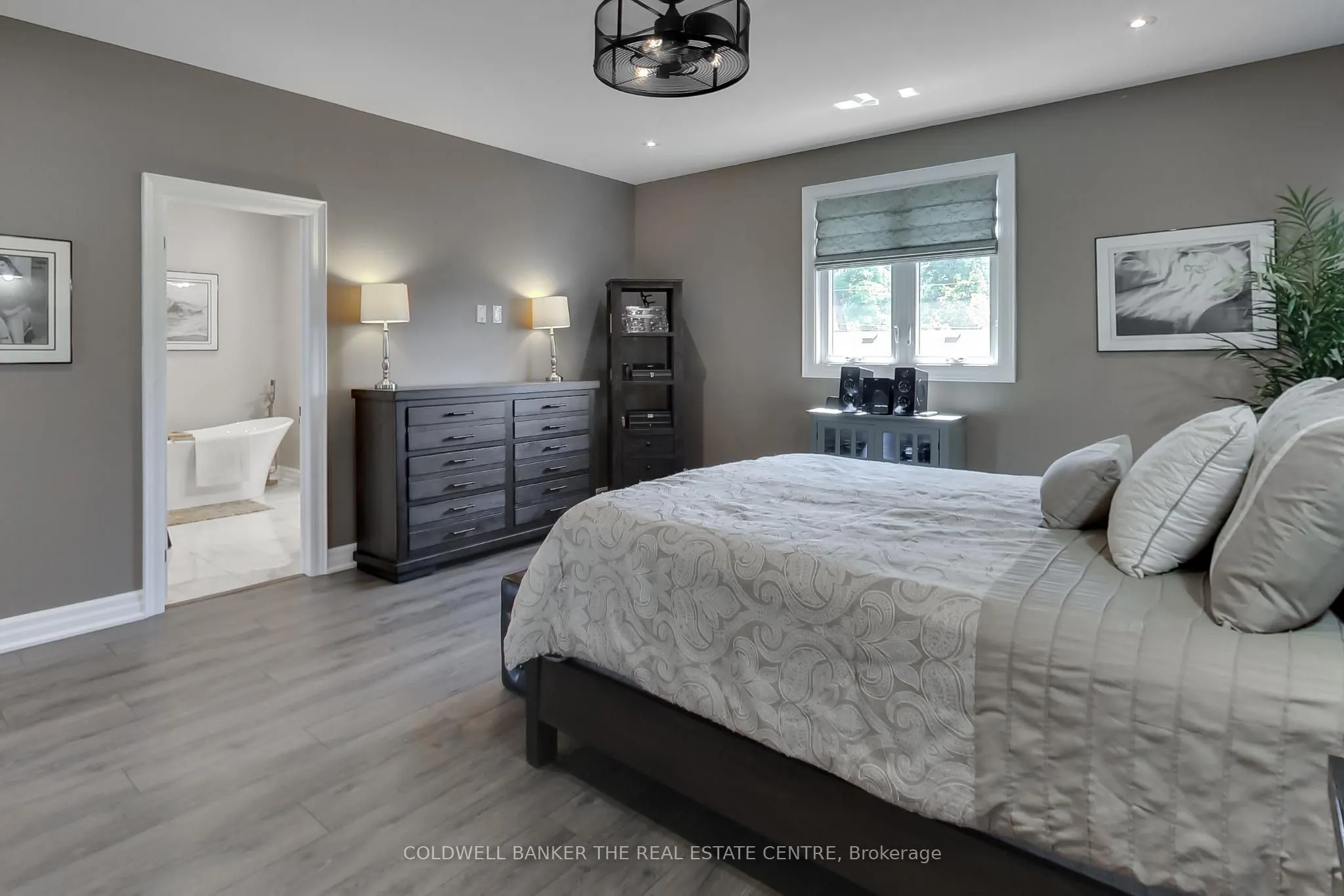 224 Lakeshore Road E
