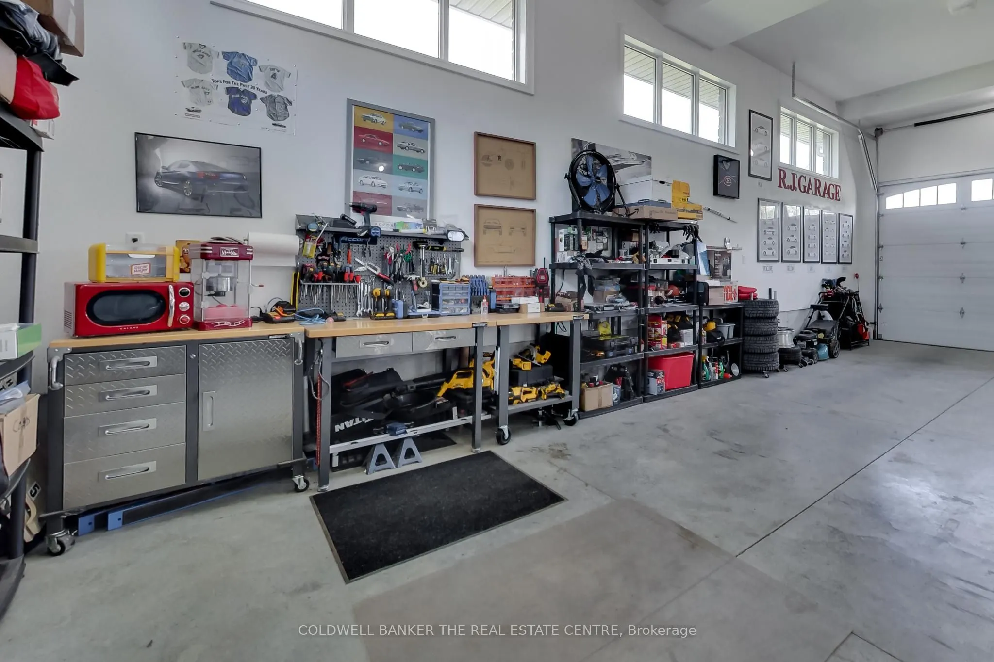 224 Lakeshore Road E