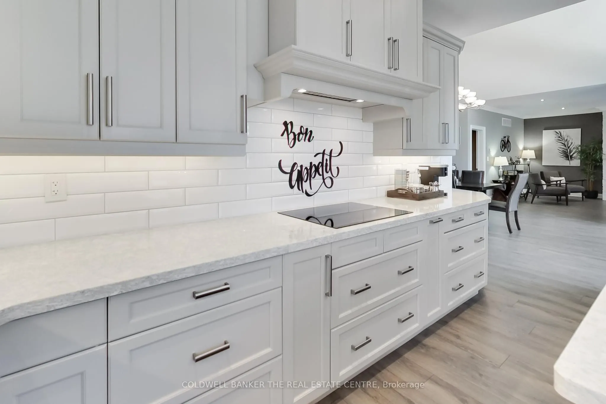 224 Lakeshore Road E